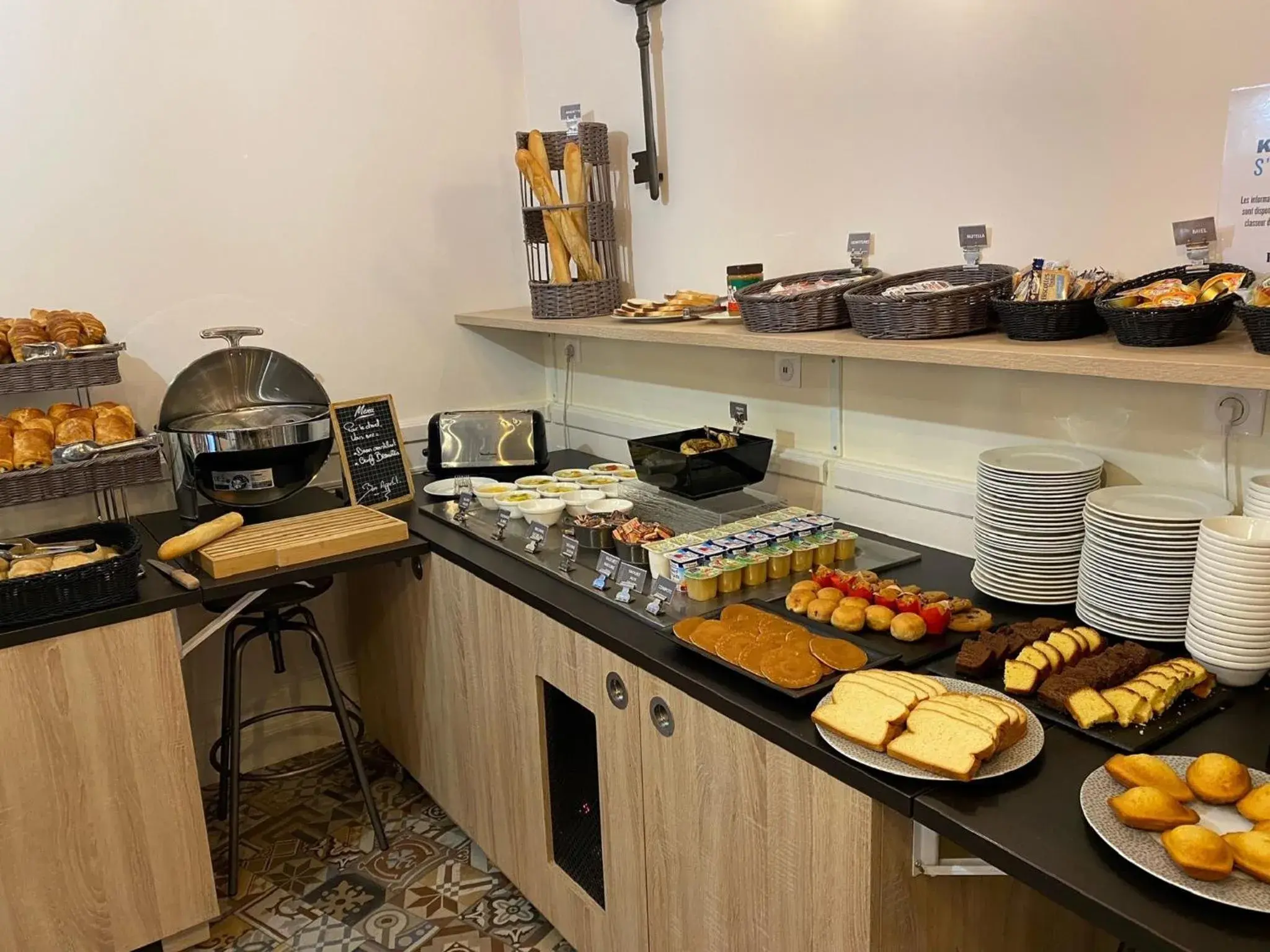 Breakfast, Food in Hotel Kyriad Tours St Pierre des Corps Gare