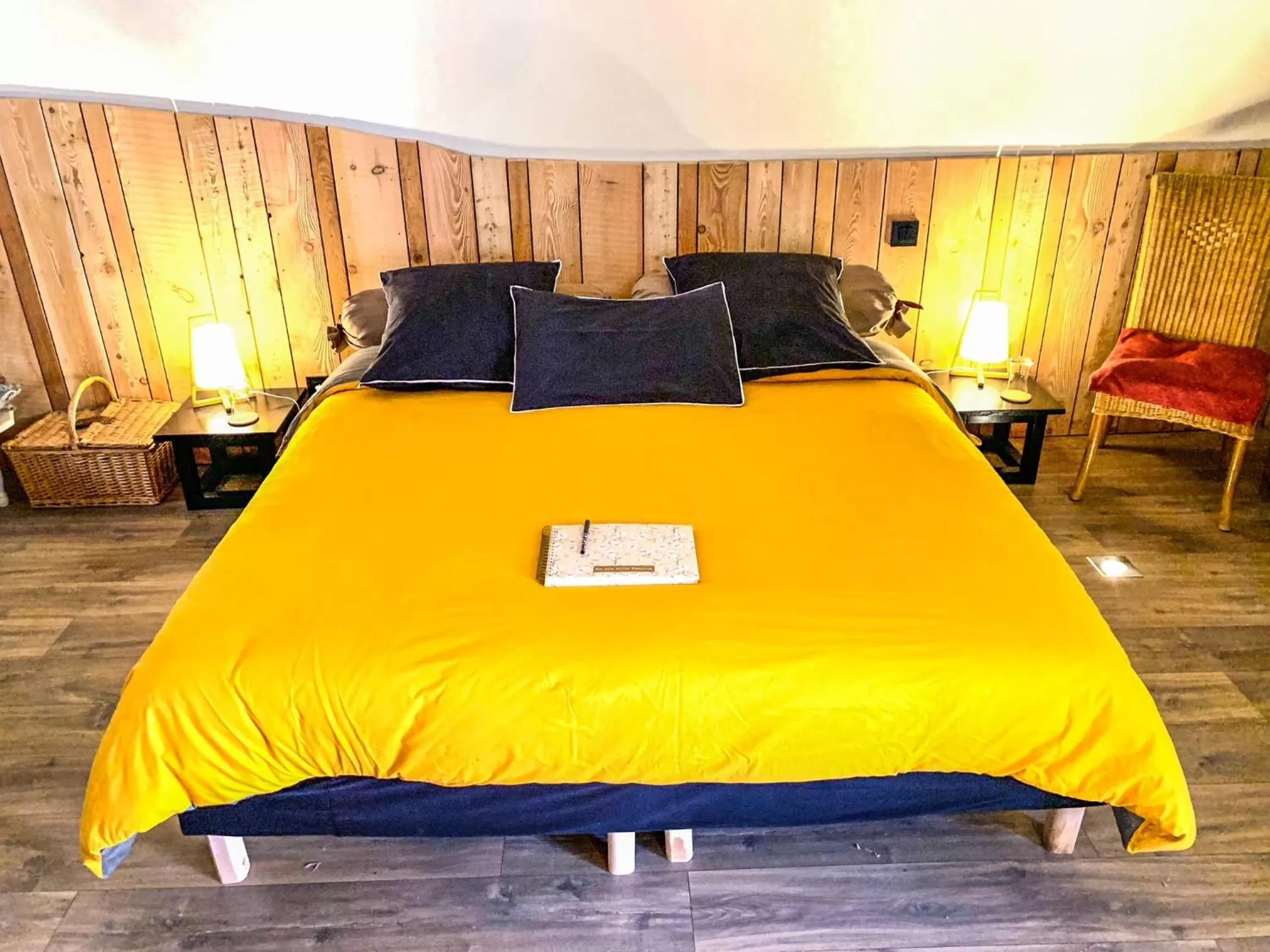 Bed in Les Volets Rouges