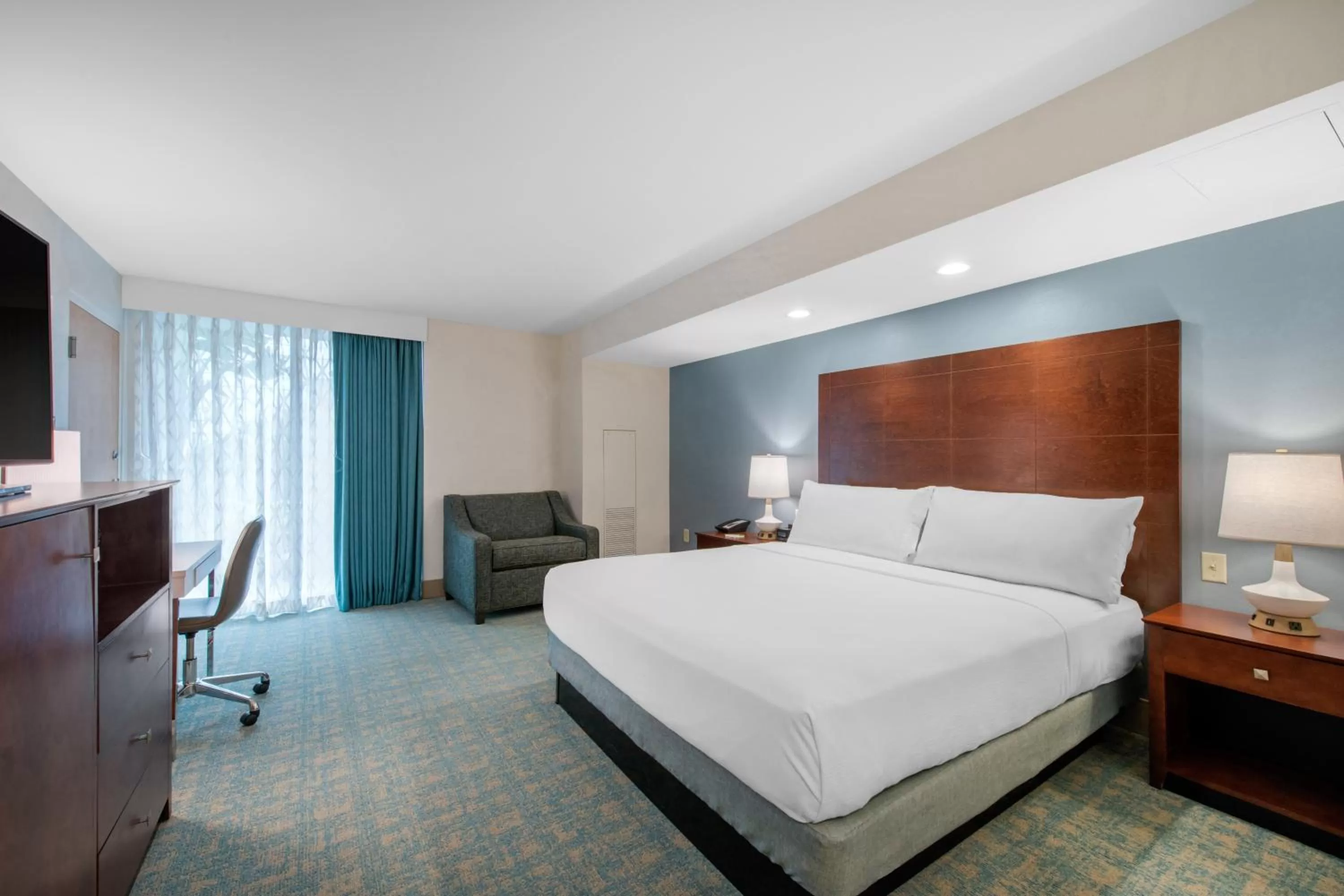 Photo of the whole room, Bed in Holiday Inn Orlando – Disney Springs® Area by IHG