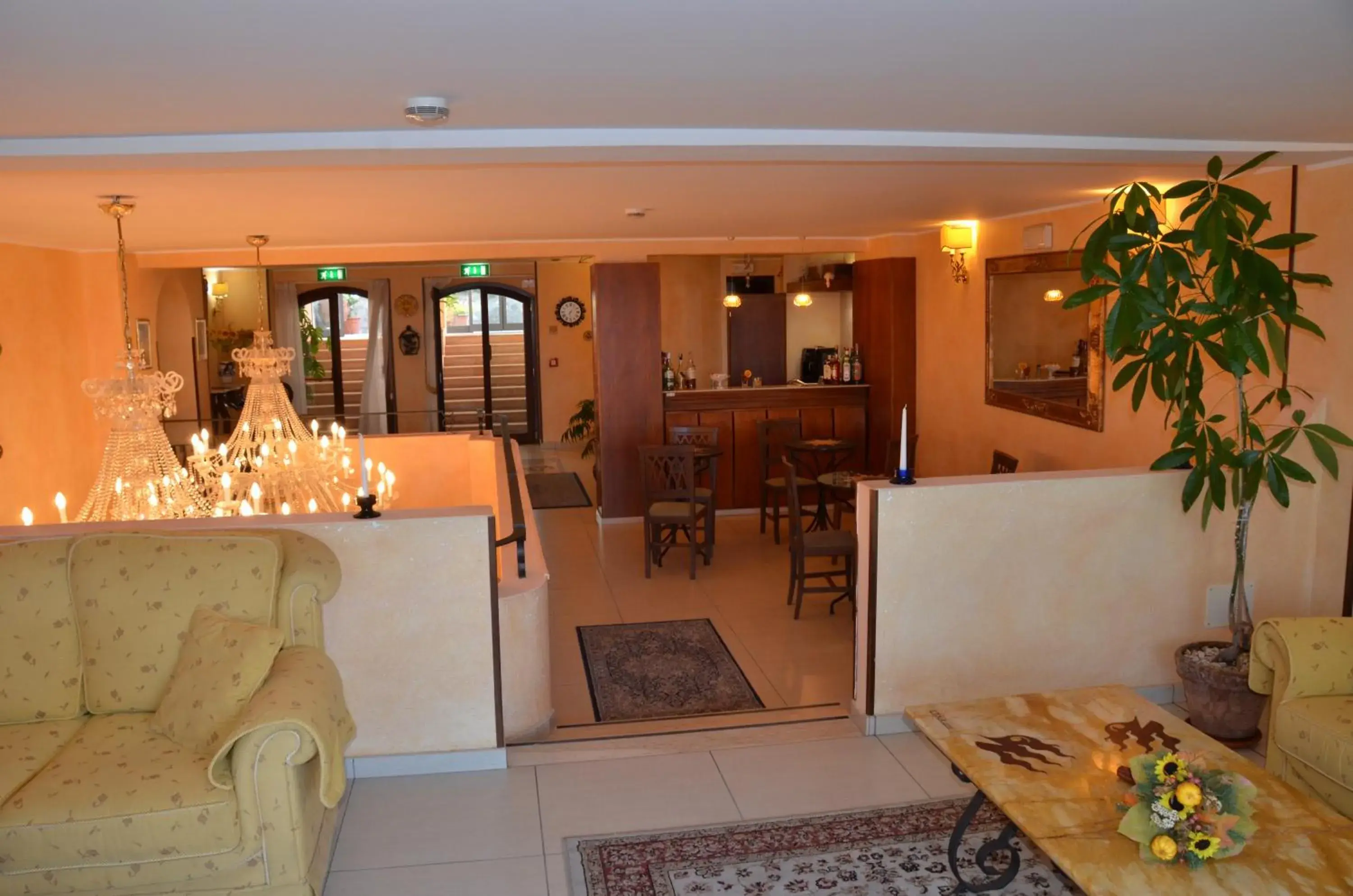 Lounge or bar, Restaurant/Places to Eat in Kalos Hotel