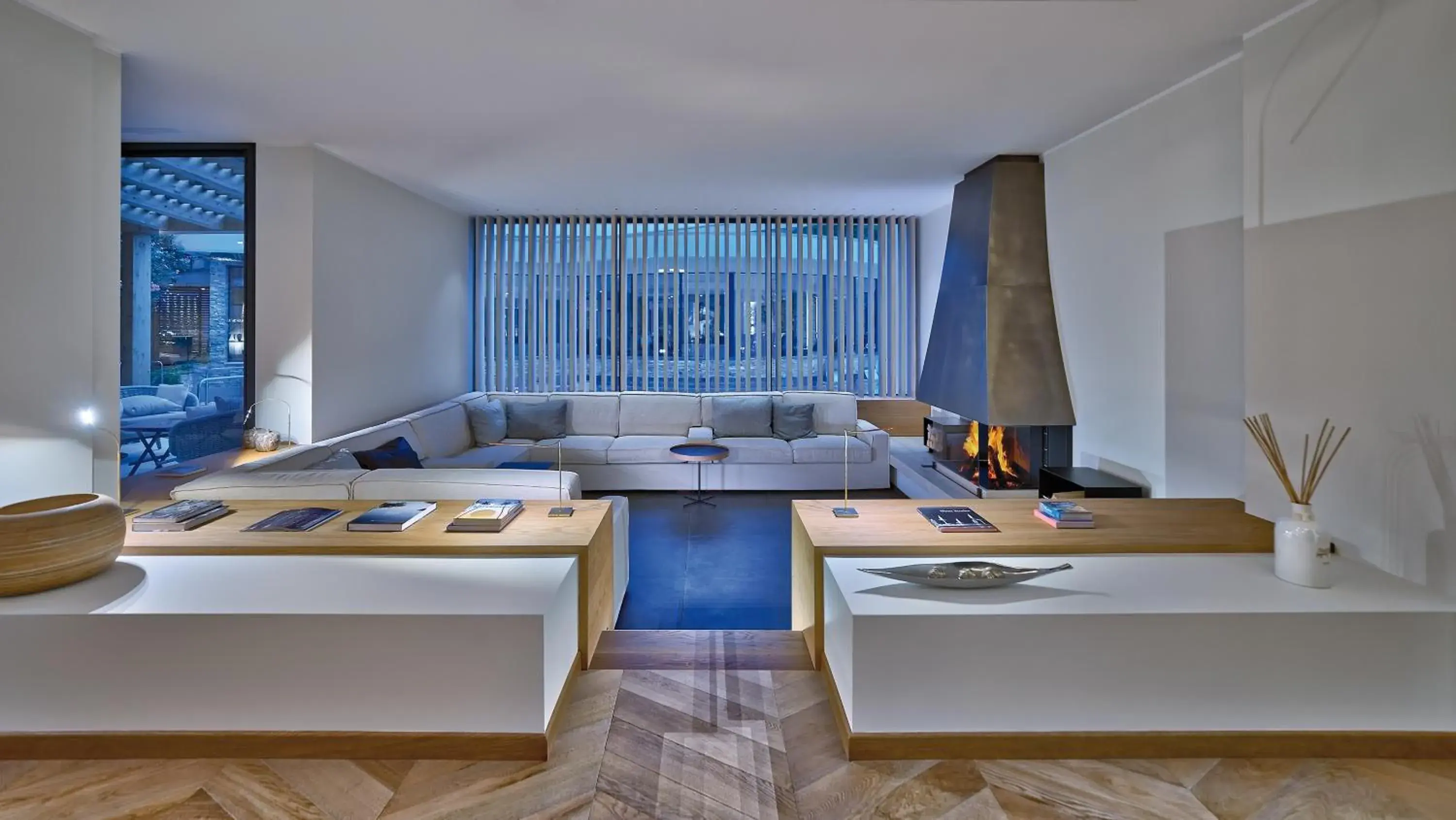 Communal lounge/ TV room, Kitchen/Kitchenette in Esplanade Tergesteo - Luxury Retreat