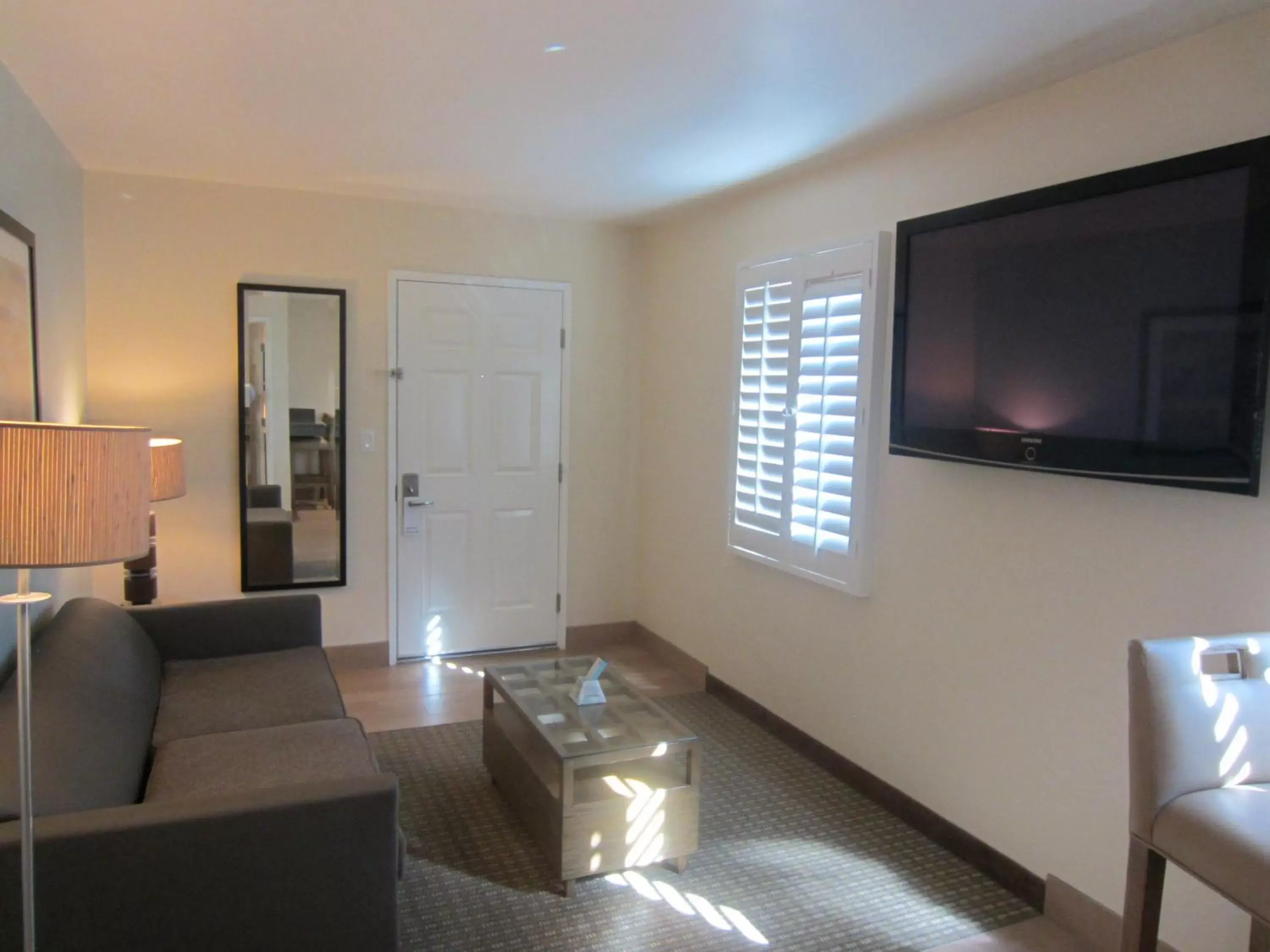 TV and multimedia, TV/Entertainment Center in PB Surf Beachside Inn