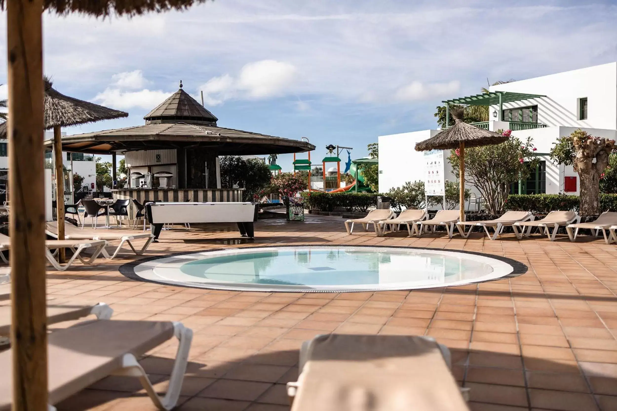 Swimming Pool in Caybeach Sun