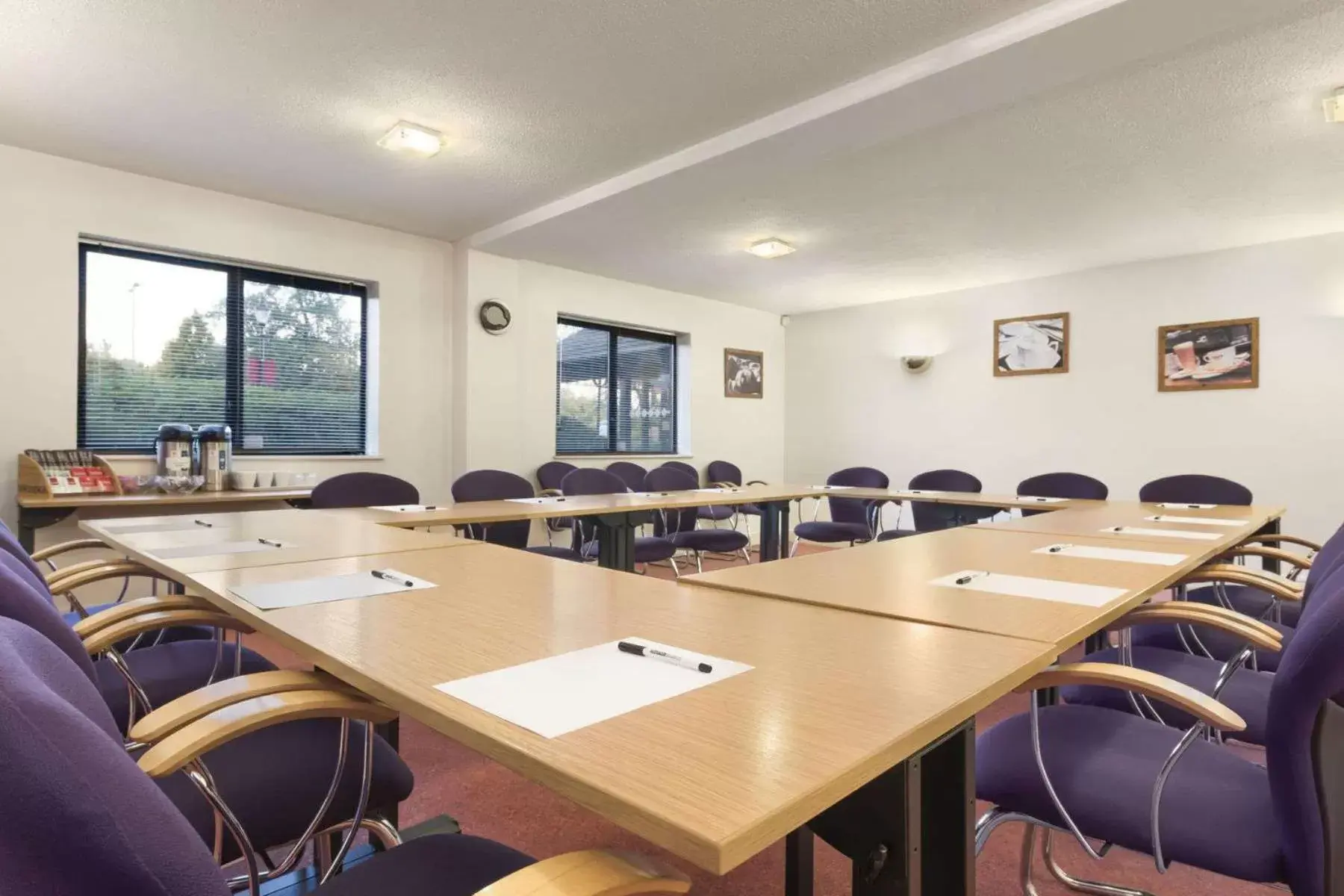 Meeting/conference room in Days Inn Chesterfield - Tibshelf