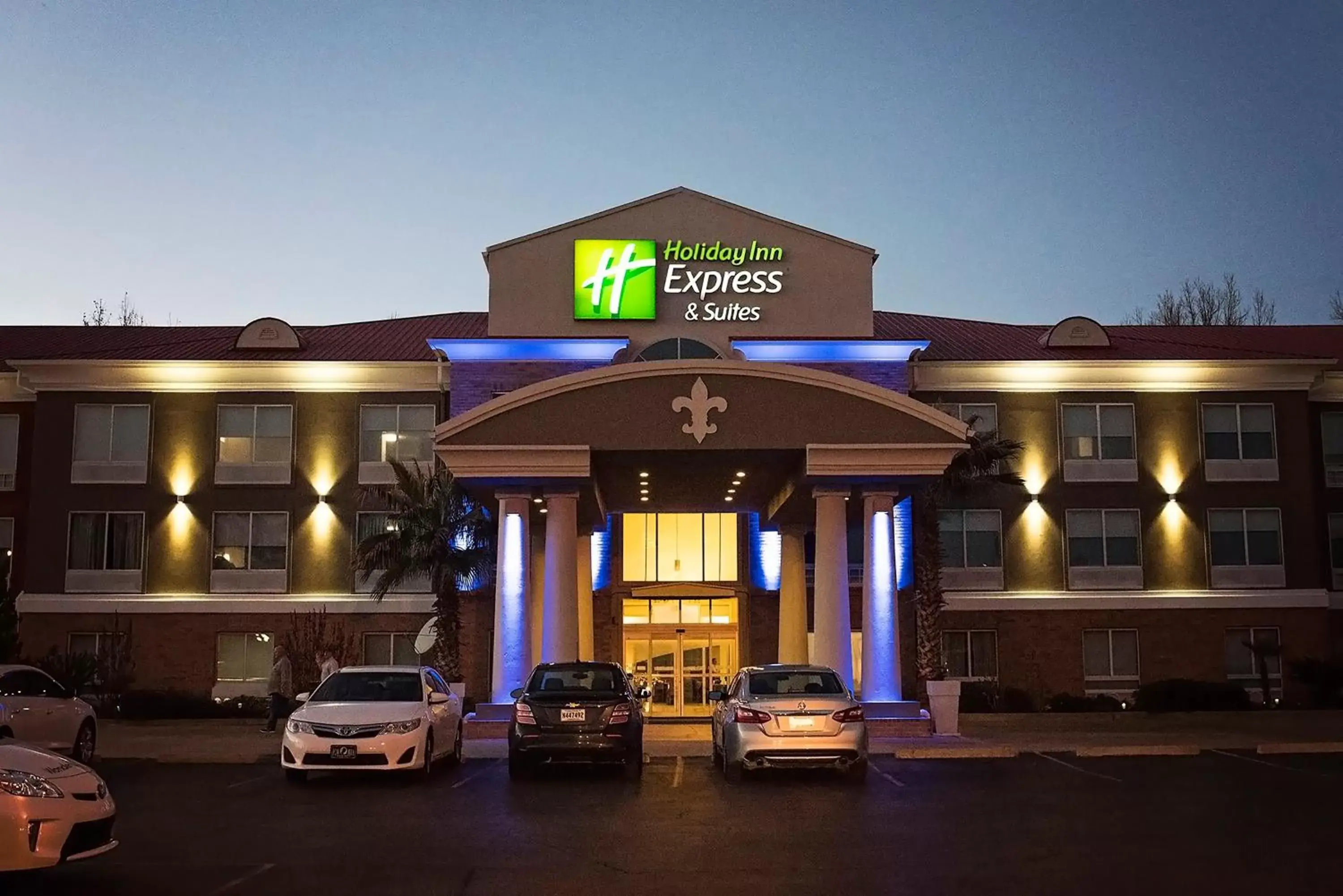 Property Building in Holiday Inn Express & Suites Alexandria, an IHG Hotel