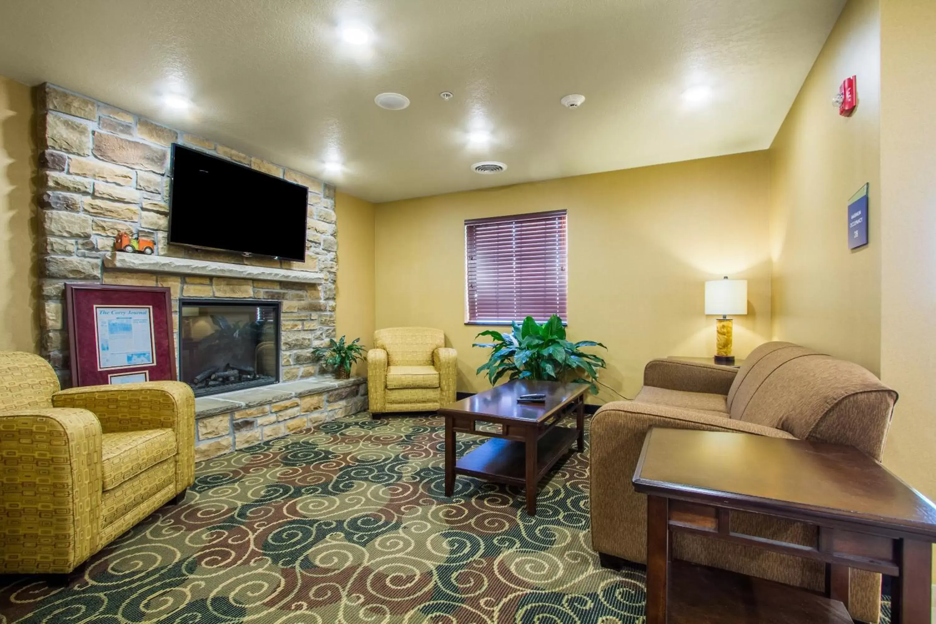 Communal lounge/ TV room, Seating Area in Cobblestone Inn & Suites - Corry