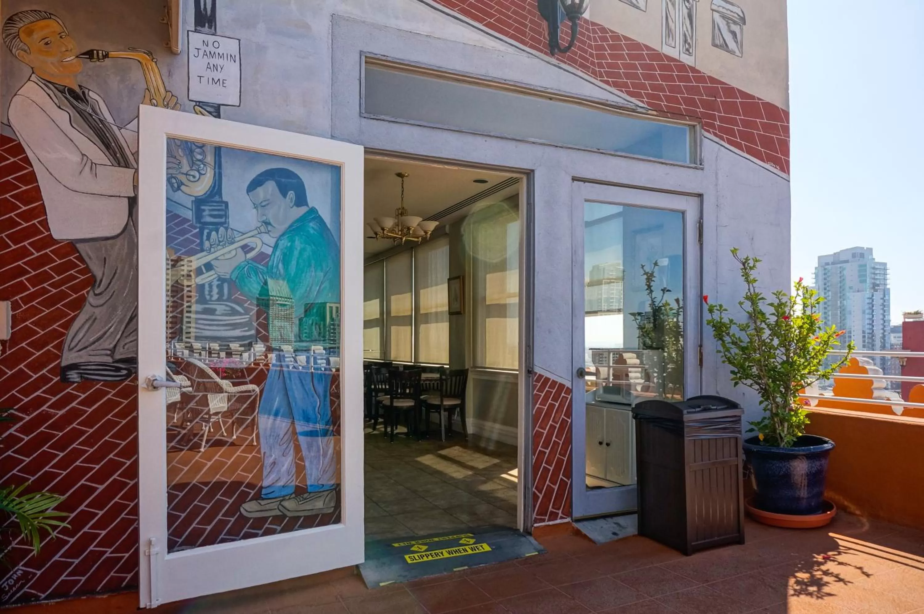 Restaurant/places to eat in Gaslamp Plaza Suites