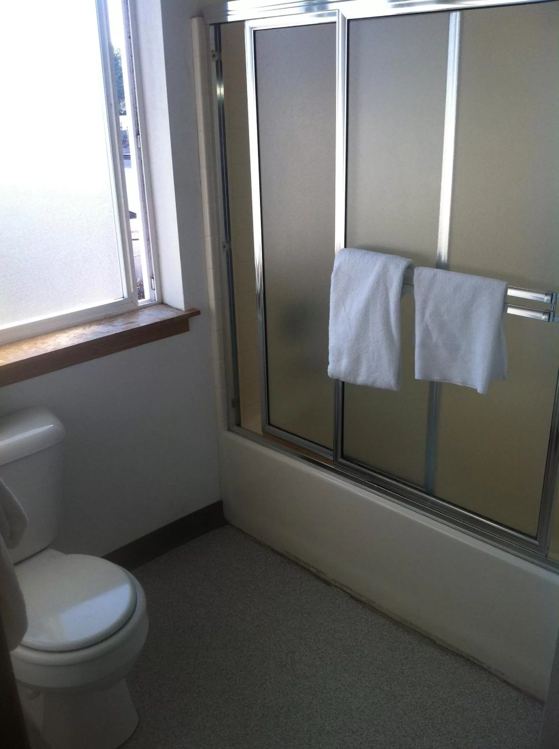 Bathroom in Crown Inn