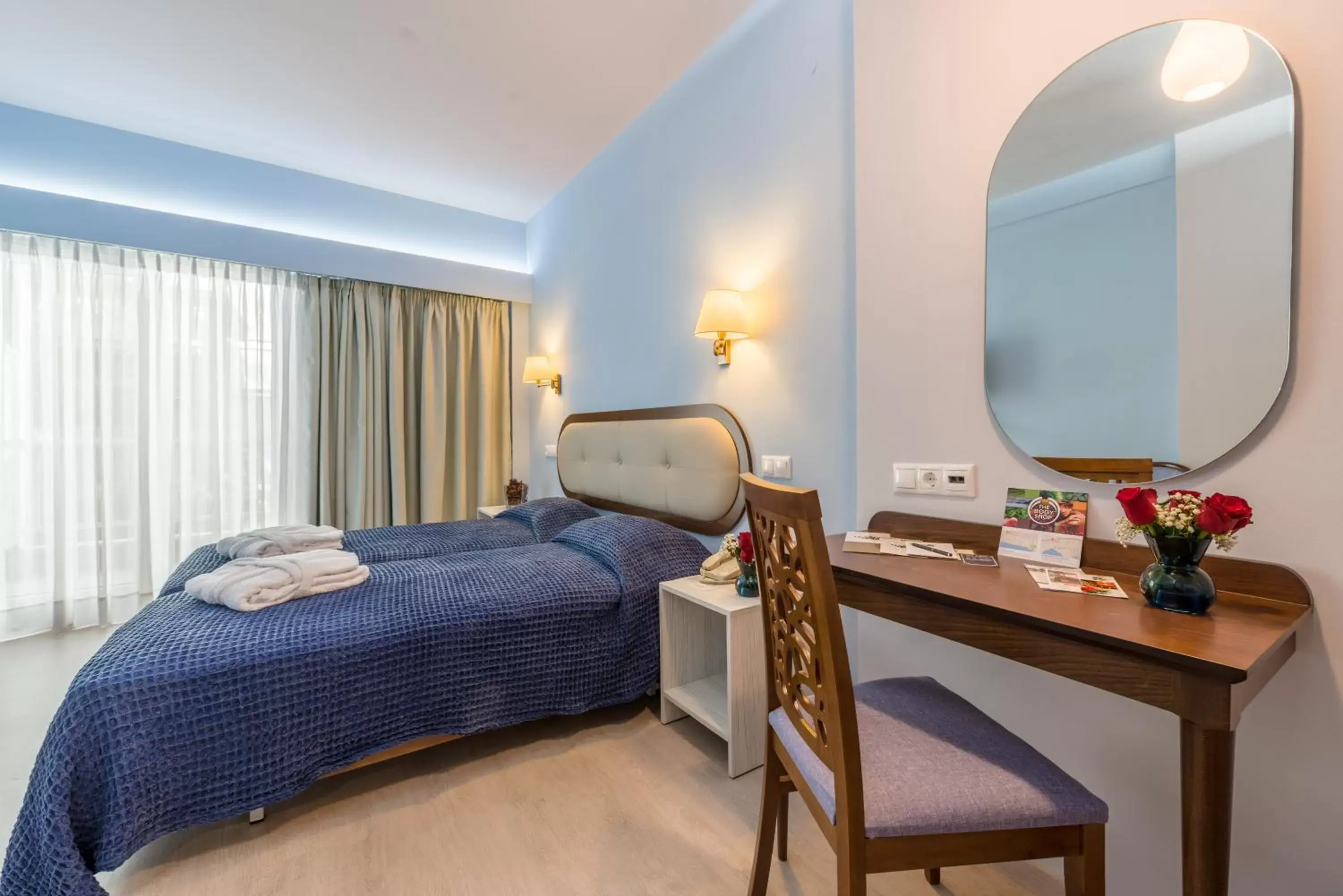 Photo of the whole room, Bed in Queen Olga Hotel Photo of the whole room, Bed in Queen Olga Hotel