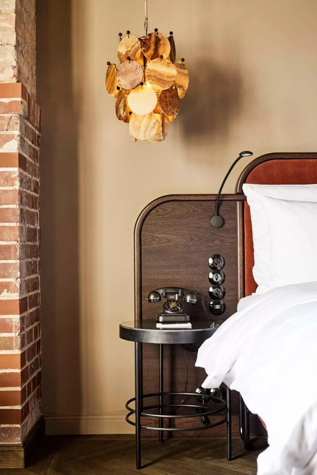 Photo of the whole room, Bed in Telegraphenamt