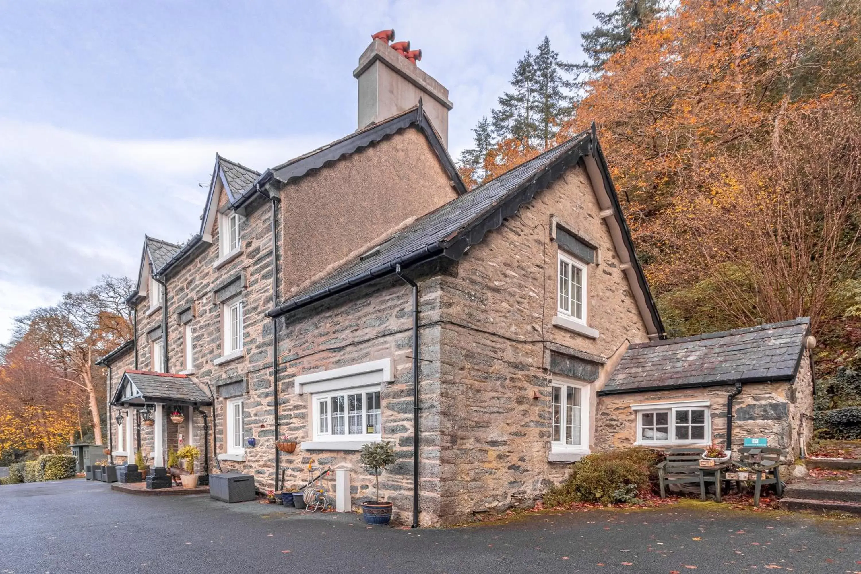 Property Building in Glyntwrog House