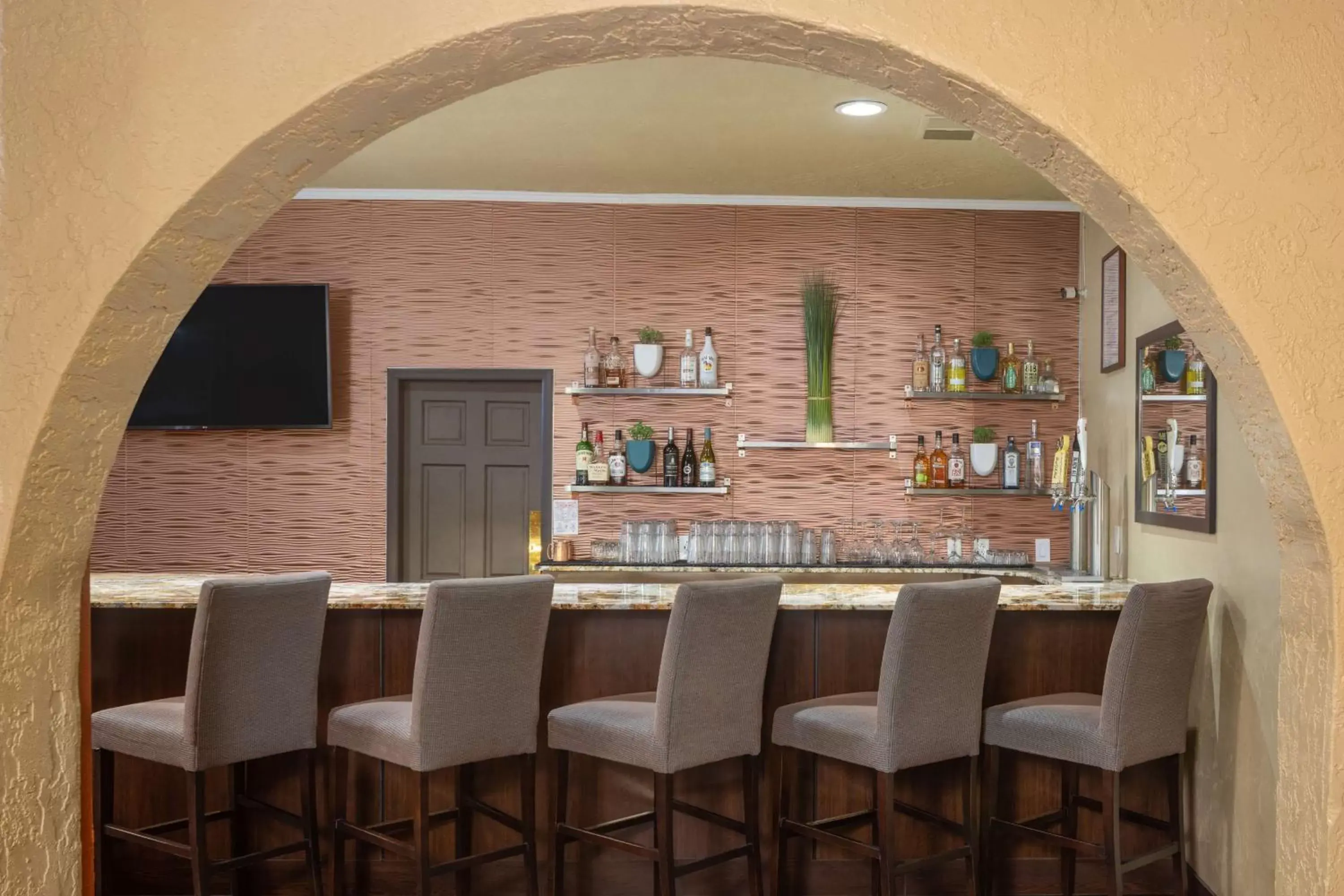 Lounge or bar in DoubleTree Suites by Hilton Tucson-Williams Center
