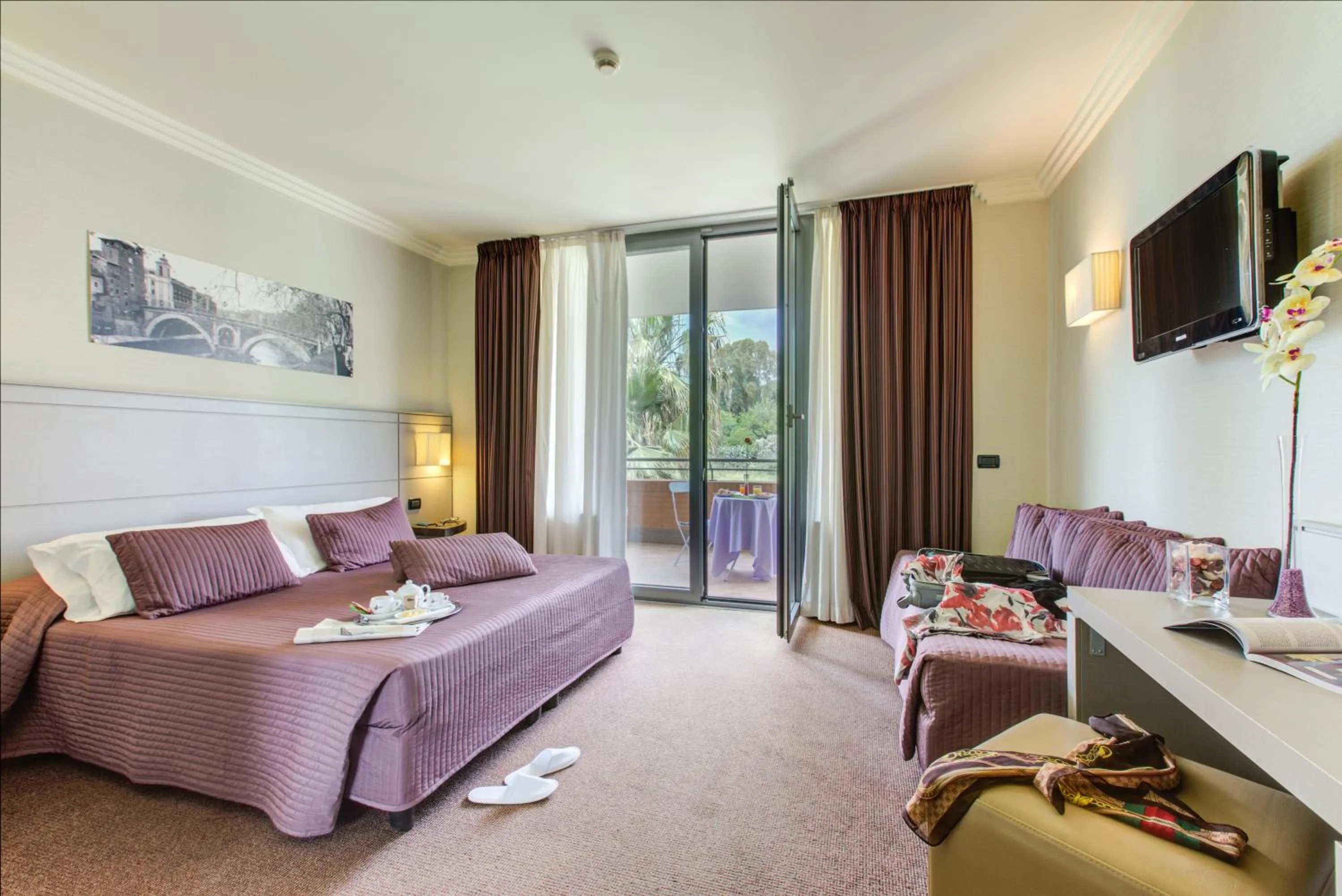 Photo of the whole room, Bed in Ardeatina Park Hotel