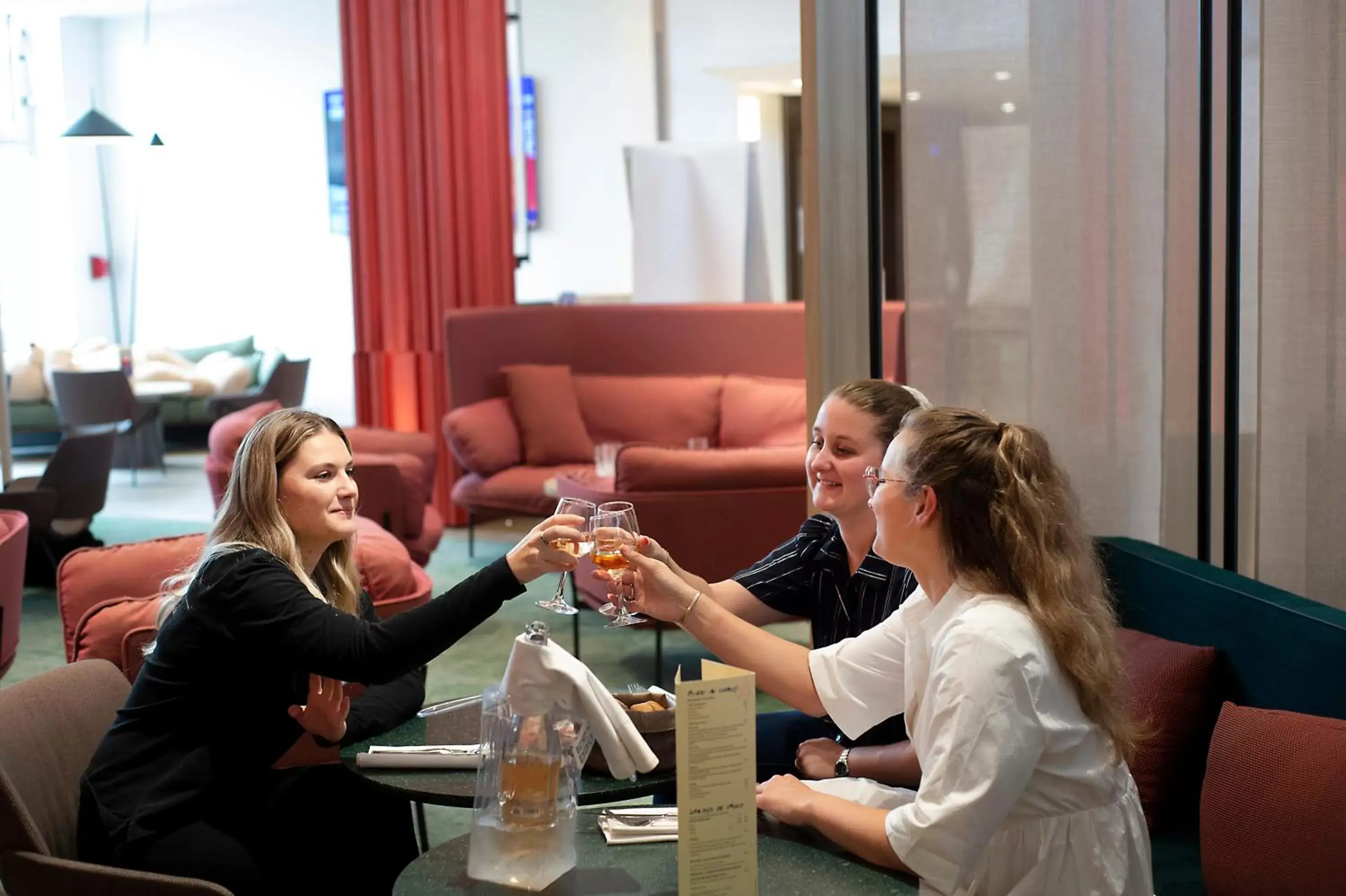 Lobby or reception in Novotel Clermont-Ferrand