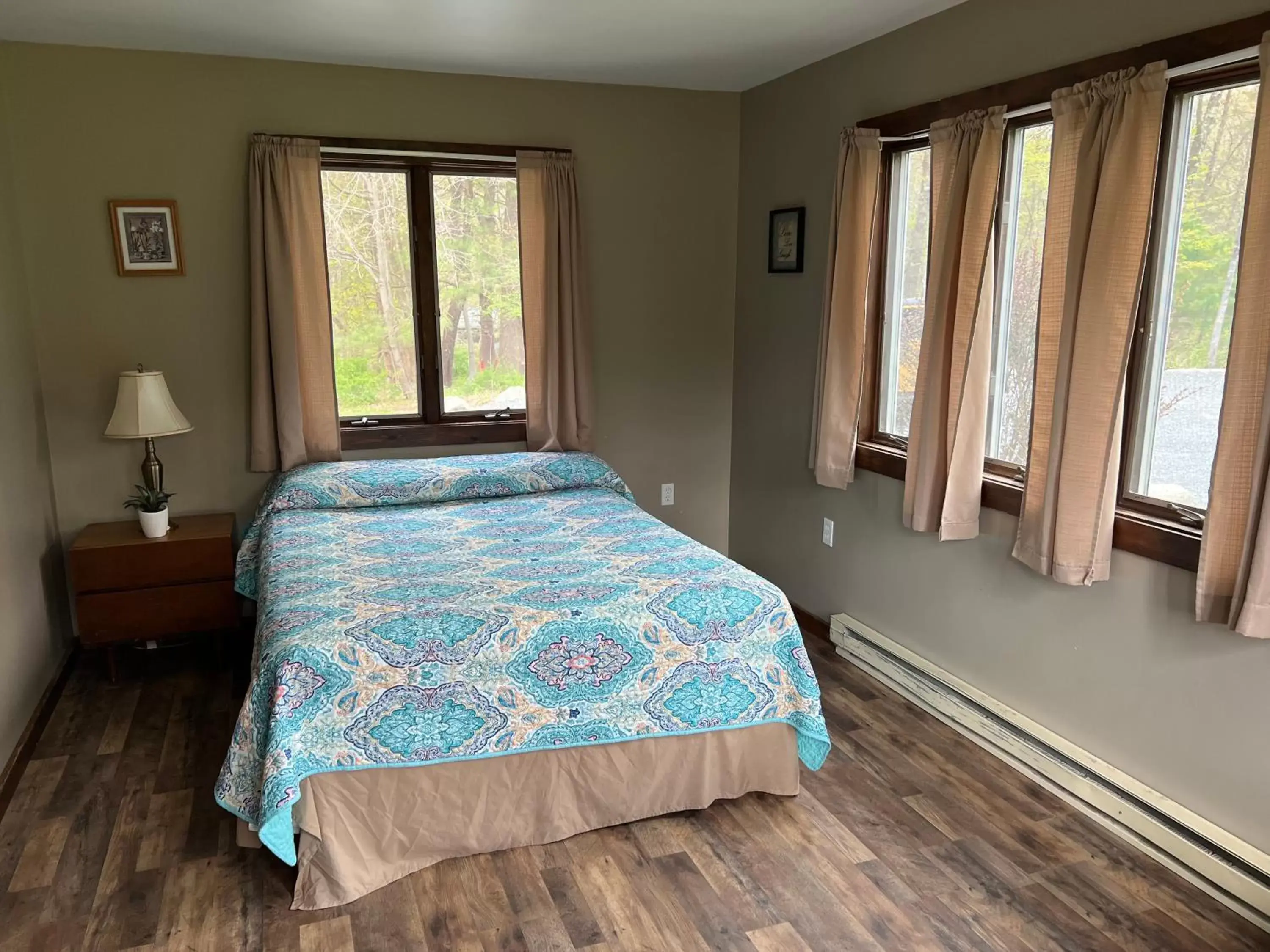 Bed in Echo Valley Cottages