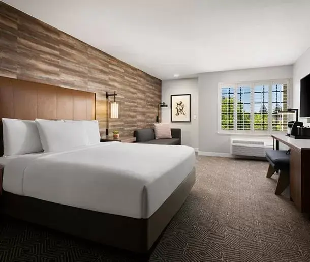 Deluxe King in Napa Winery Inn Deluxe King in Napa Winery Inn