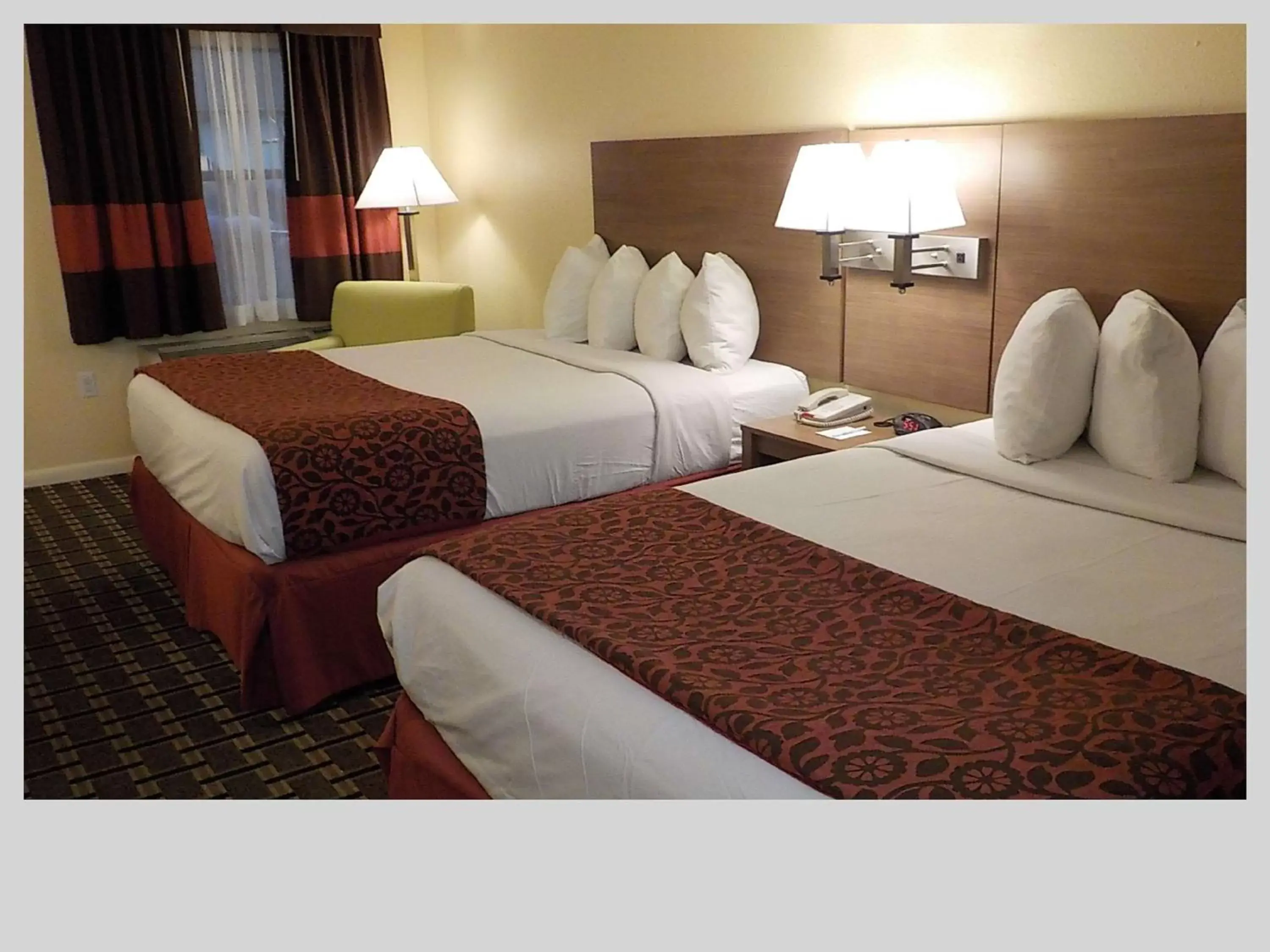 Photo of the whole room, Bed in SureStay Hotel by Best Western Clermont Theme Park West