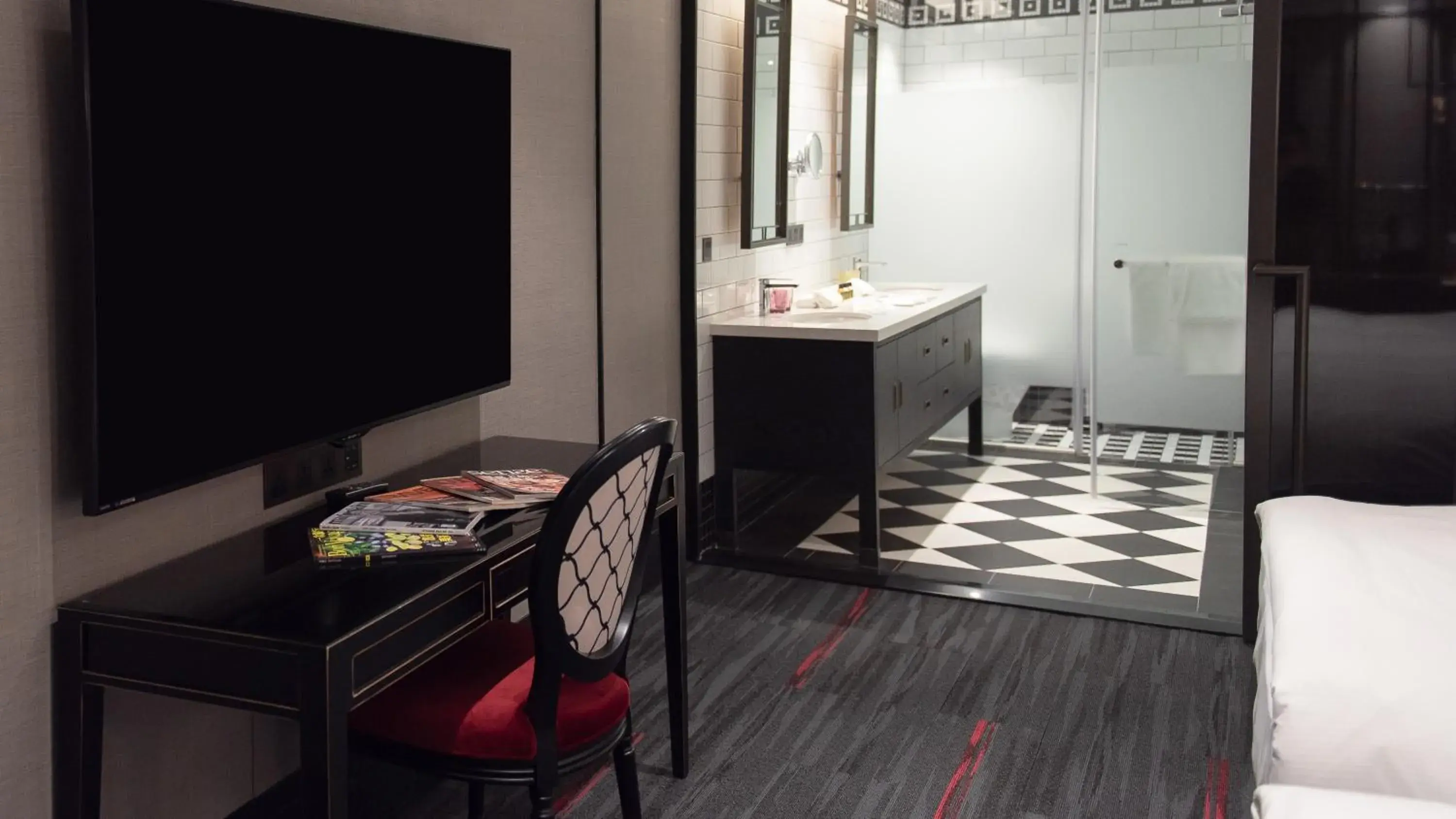Bathroom, TV/Entertainment Center in Just Palace Hotel