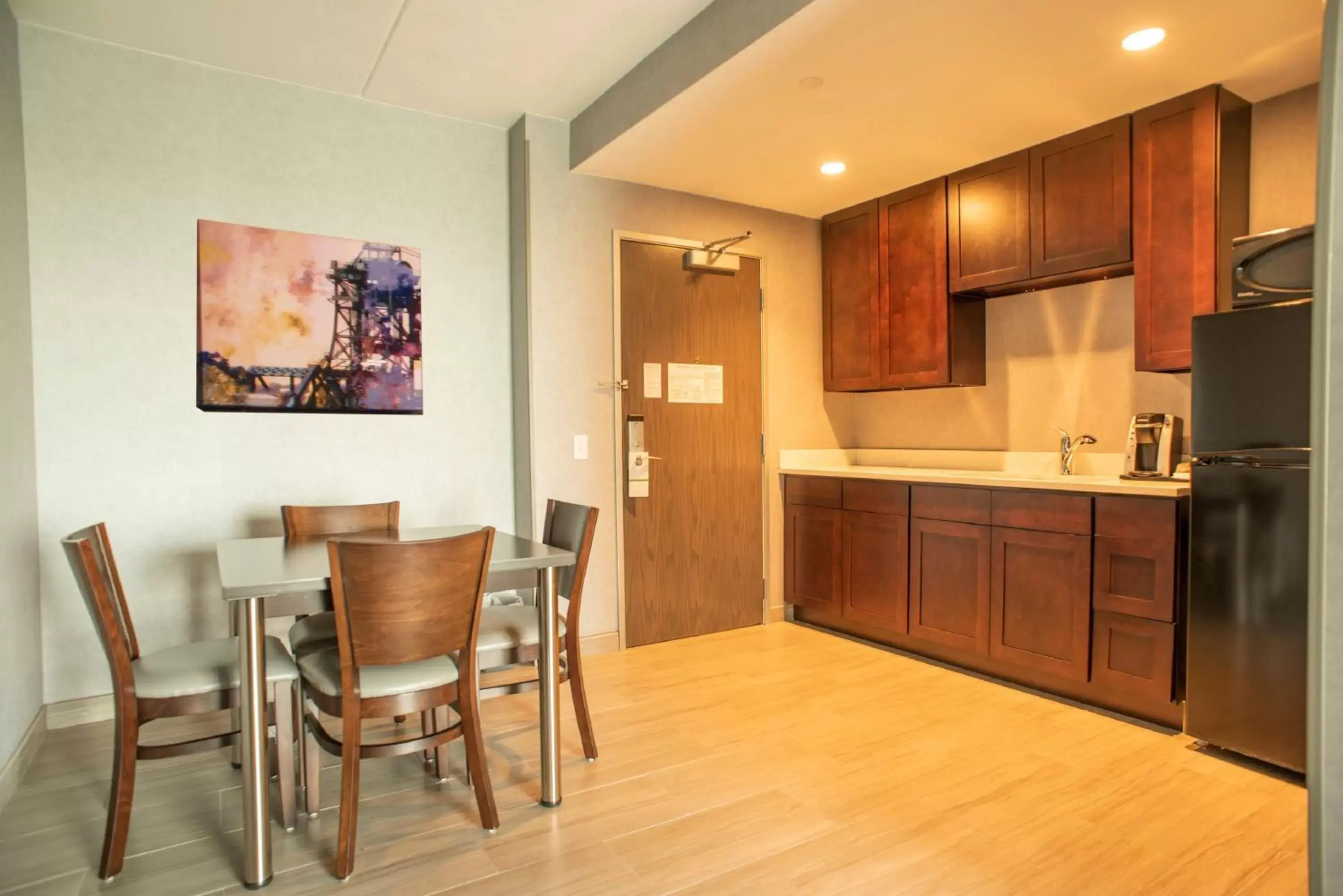 Photo of the whole room, Kitchen/Kitchenette in Holiday Inn Hotel & Suites - Joliet Southwest, an IHG Hotel