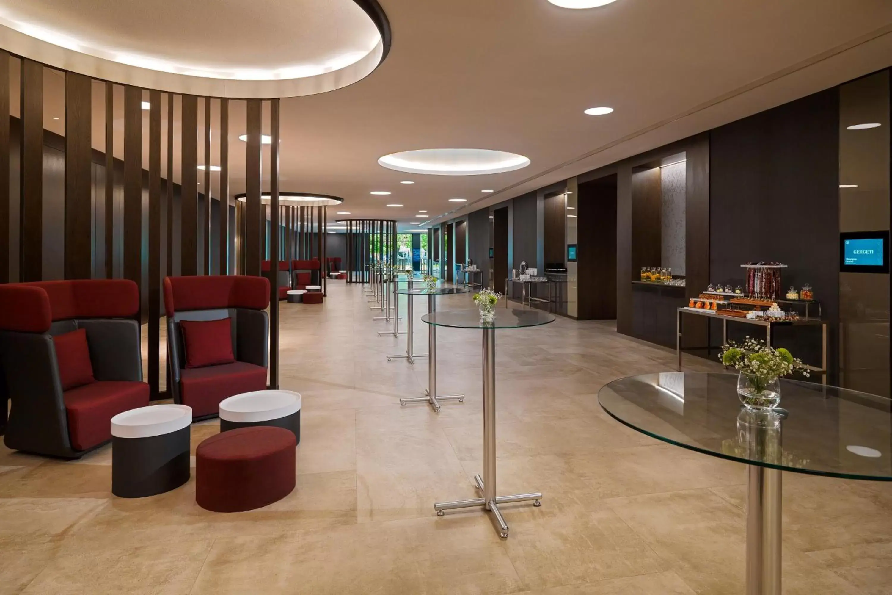 Meeting/conference room, Lounge/Bar in Sheraton Grand Tbilisi Metechi Palace