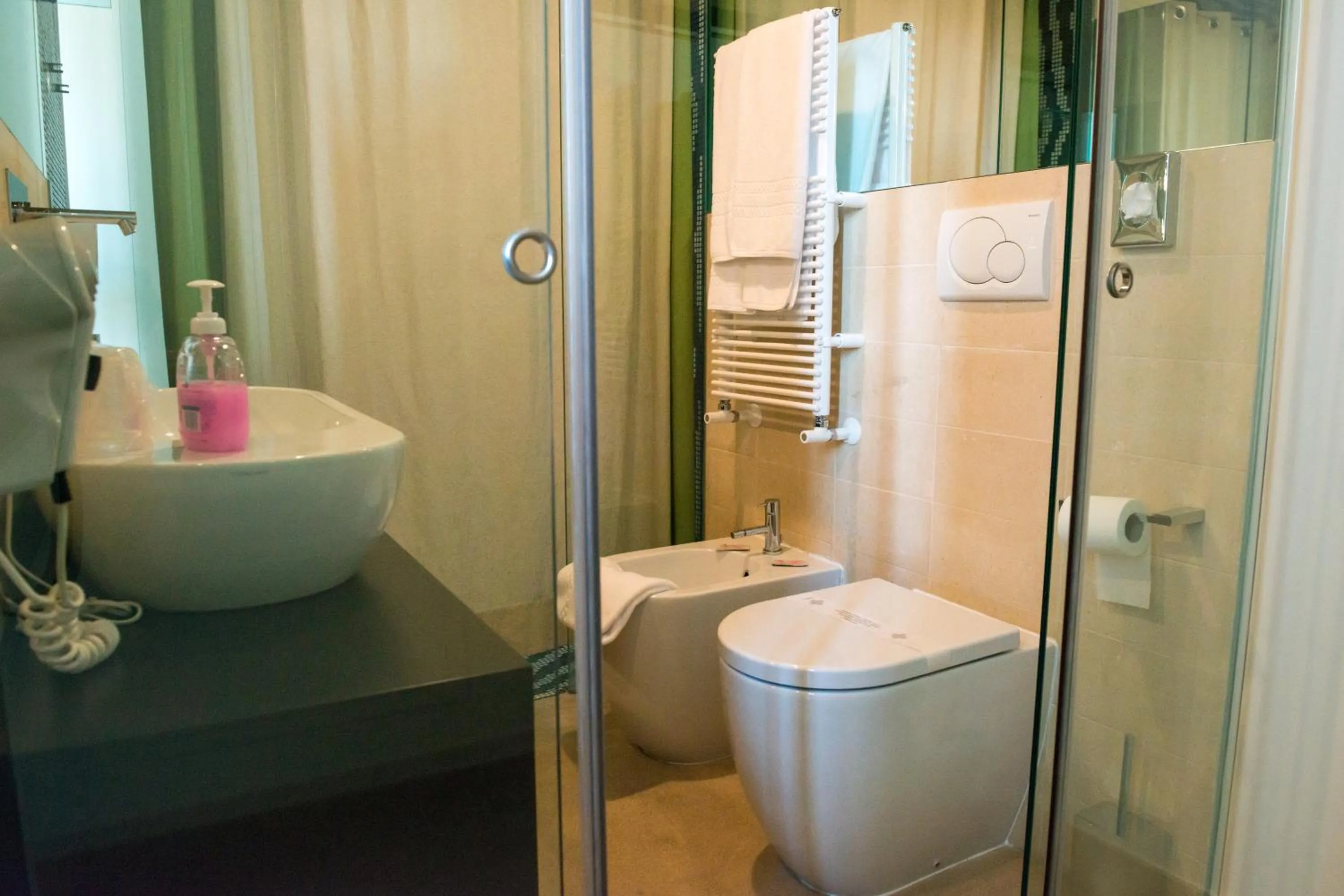 Shower in Albergo Del Sedile