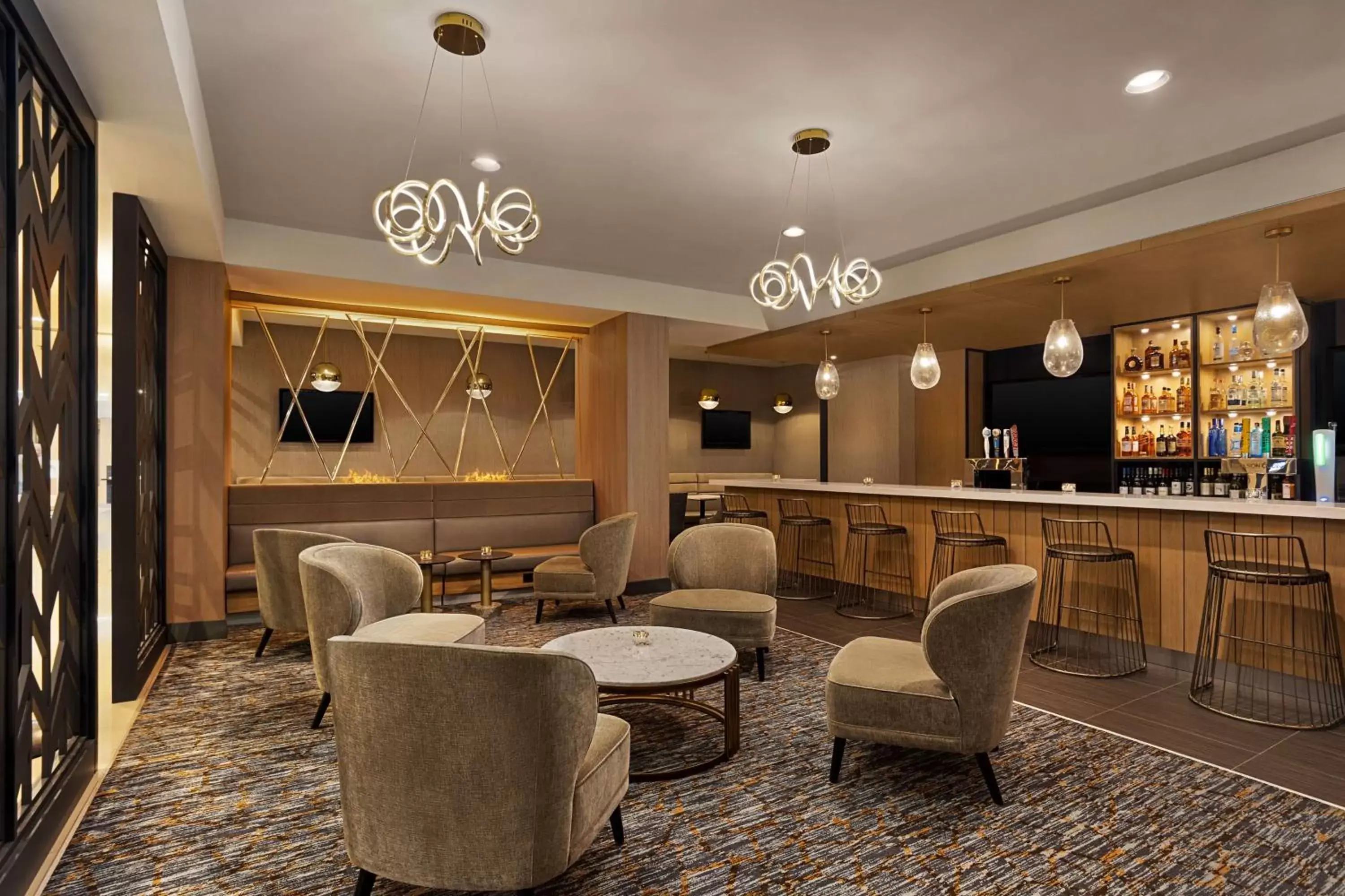 Lounge or bar, Lounge/Bar in Doubletree By Hilton Pointe Claire Montreal Airport West