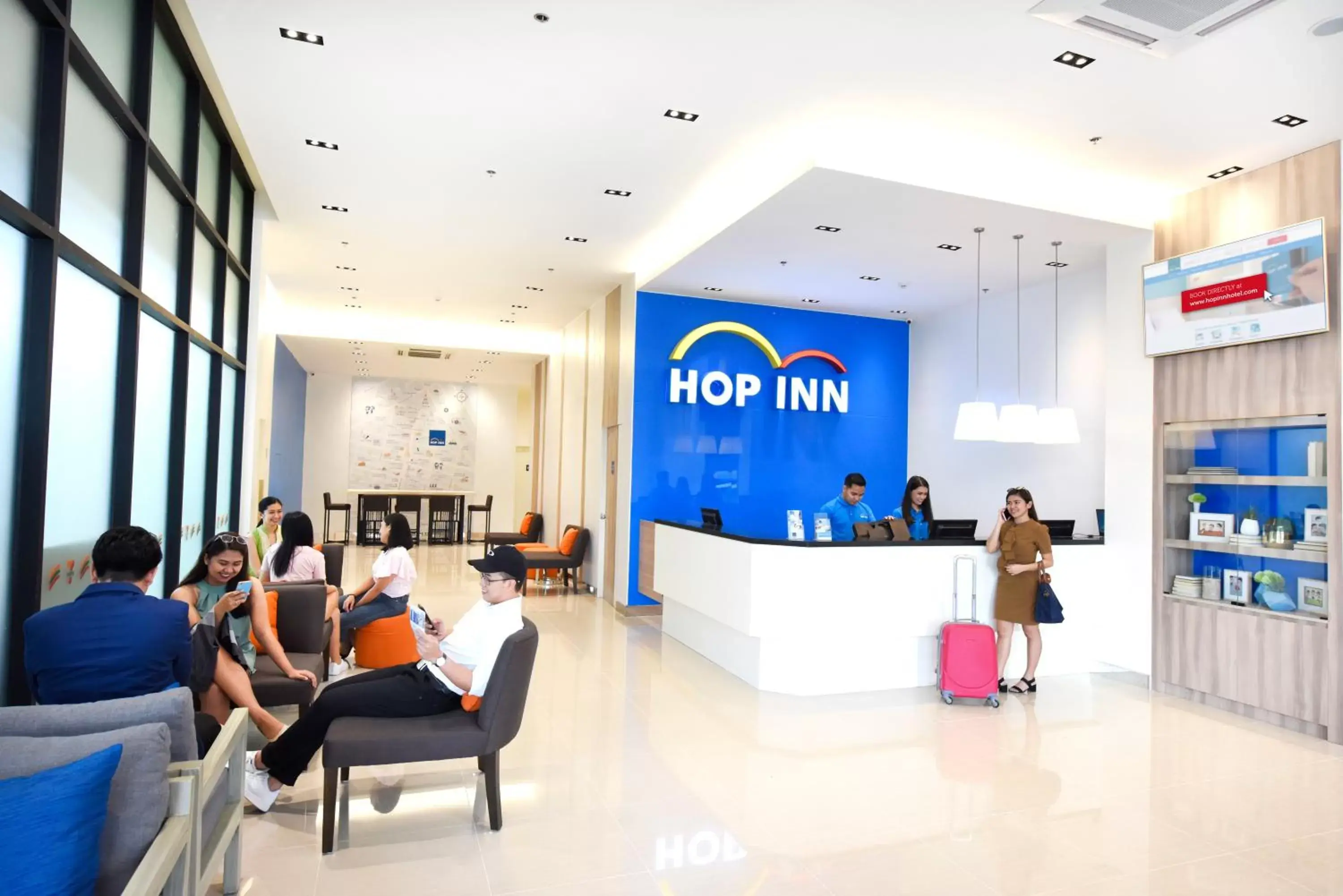 Lobby or reception in Hop Inn Hotel Tomas Morato Quezon City