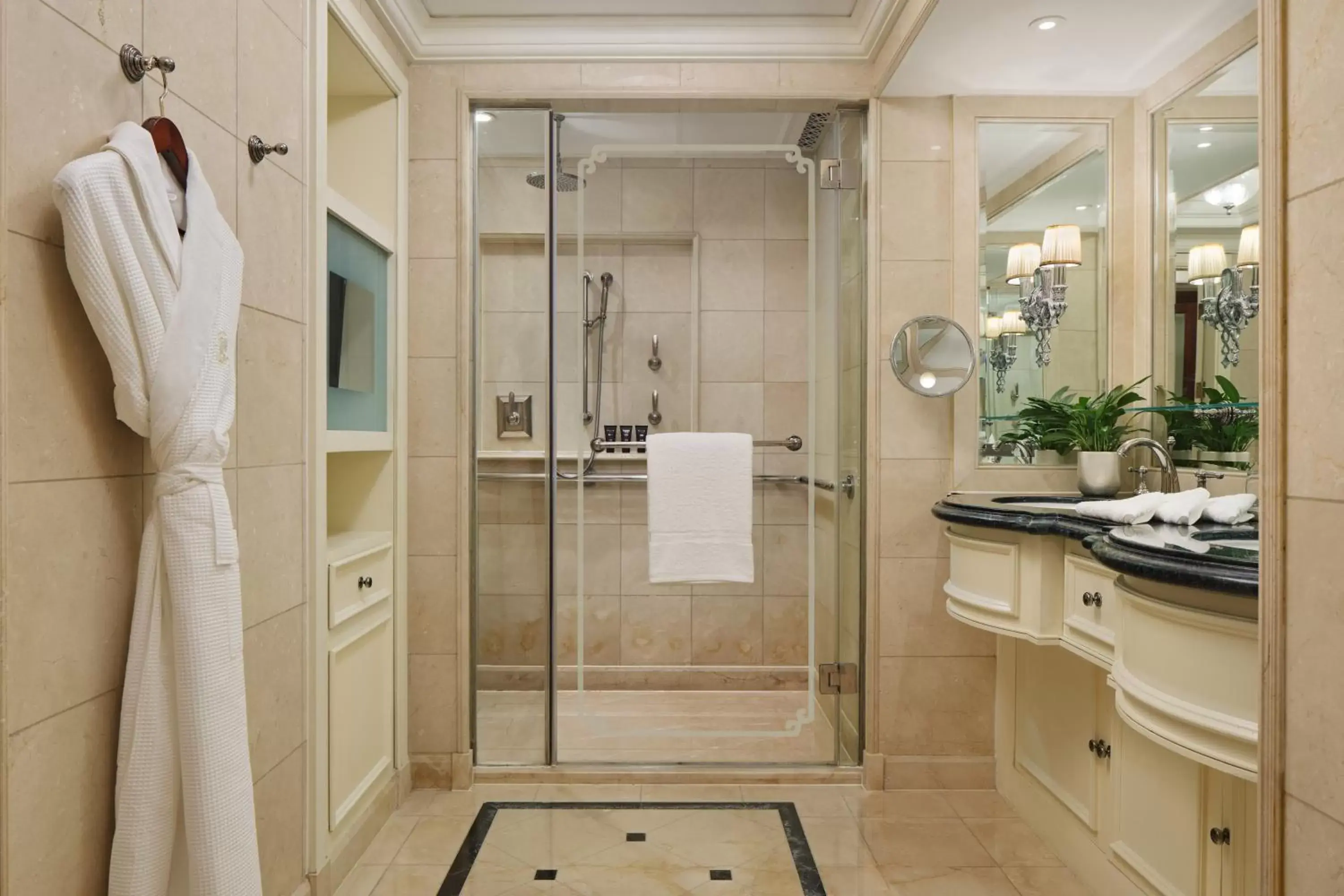 Deluxe Room, 1 King in The Ritz-Carlton Beijing Deluxe Room, 1 King in The Ritz-Carlton Beijing