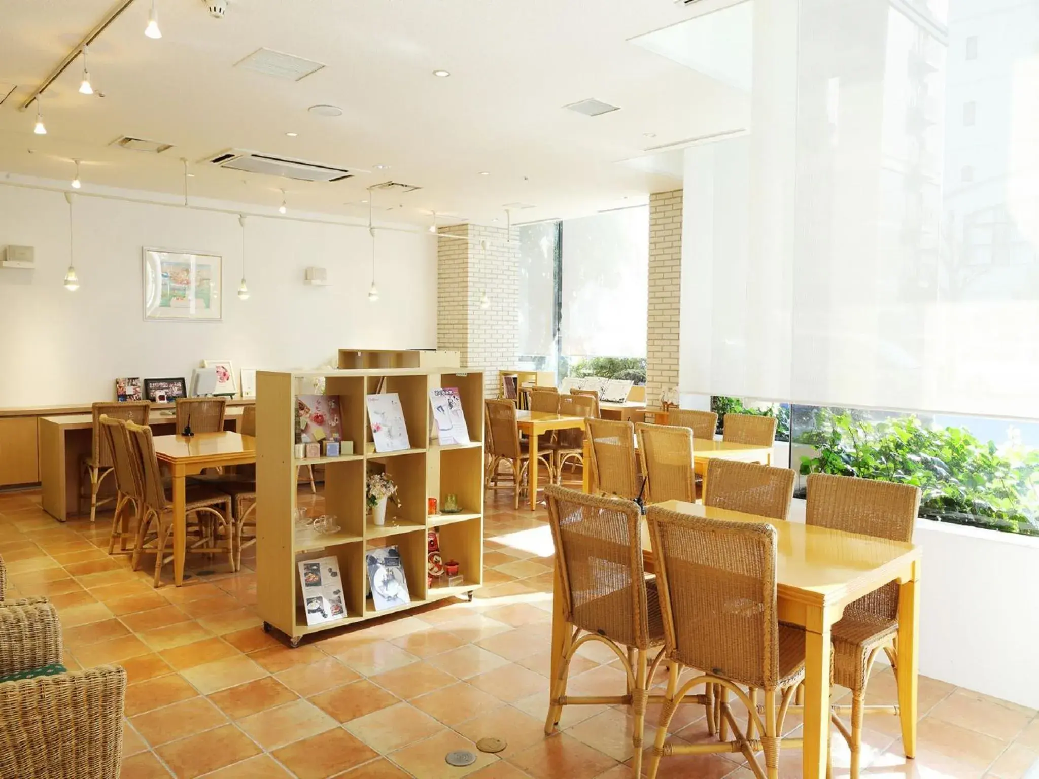 Meeting/conference room, Restaurant/Places to Eat in Hotel Awina Osaka