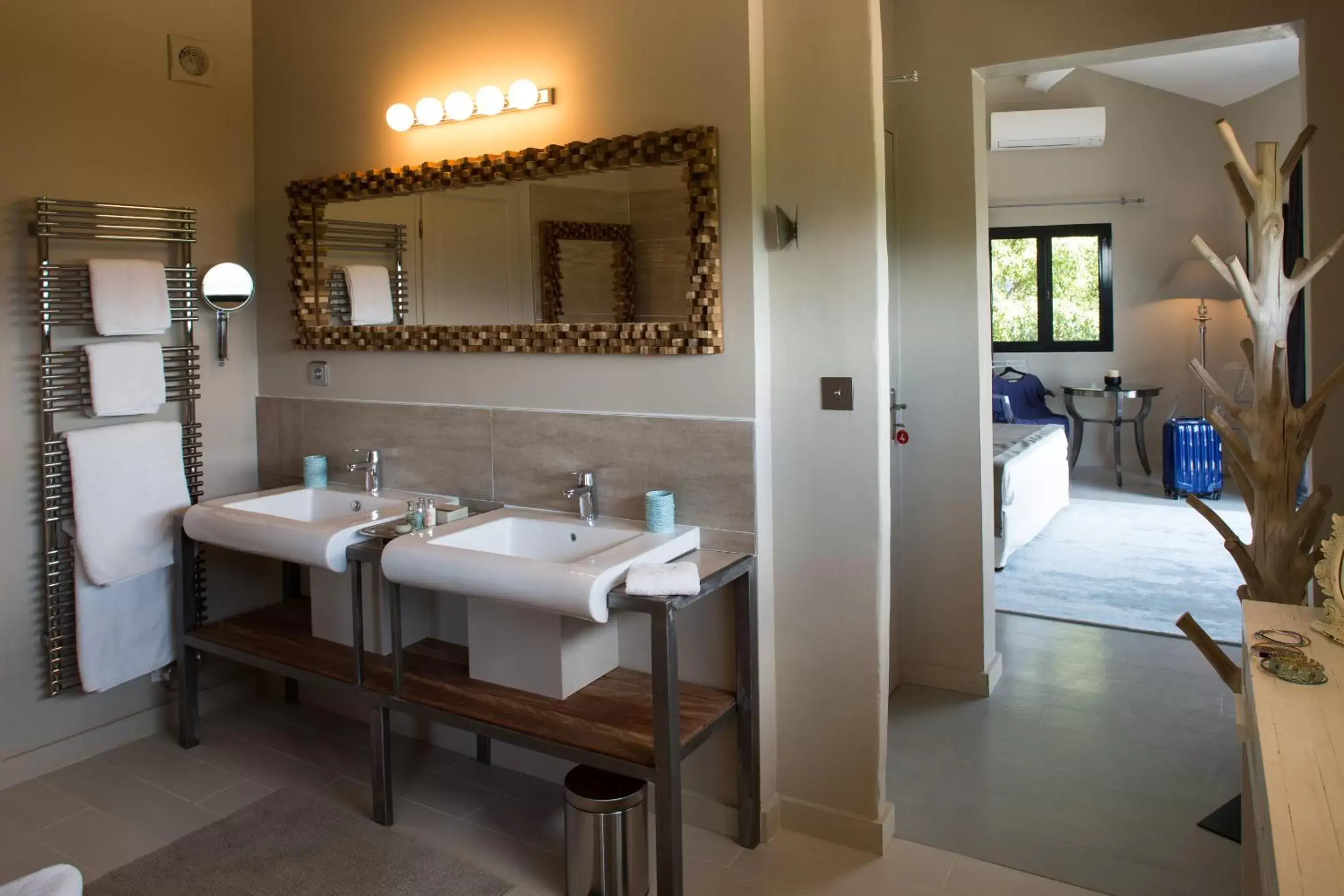 Bathroom in Hôtel La Maison de Crillon