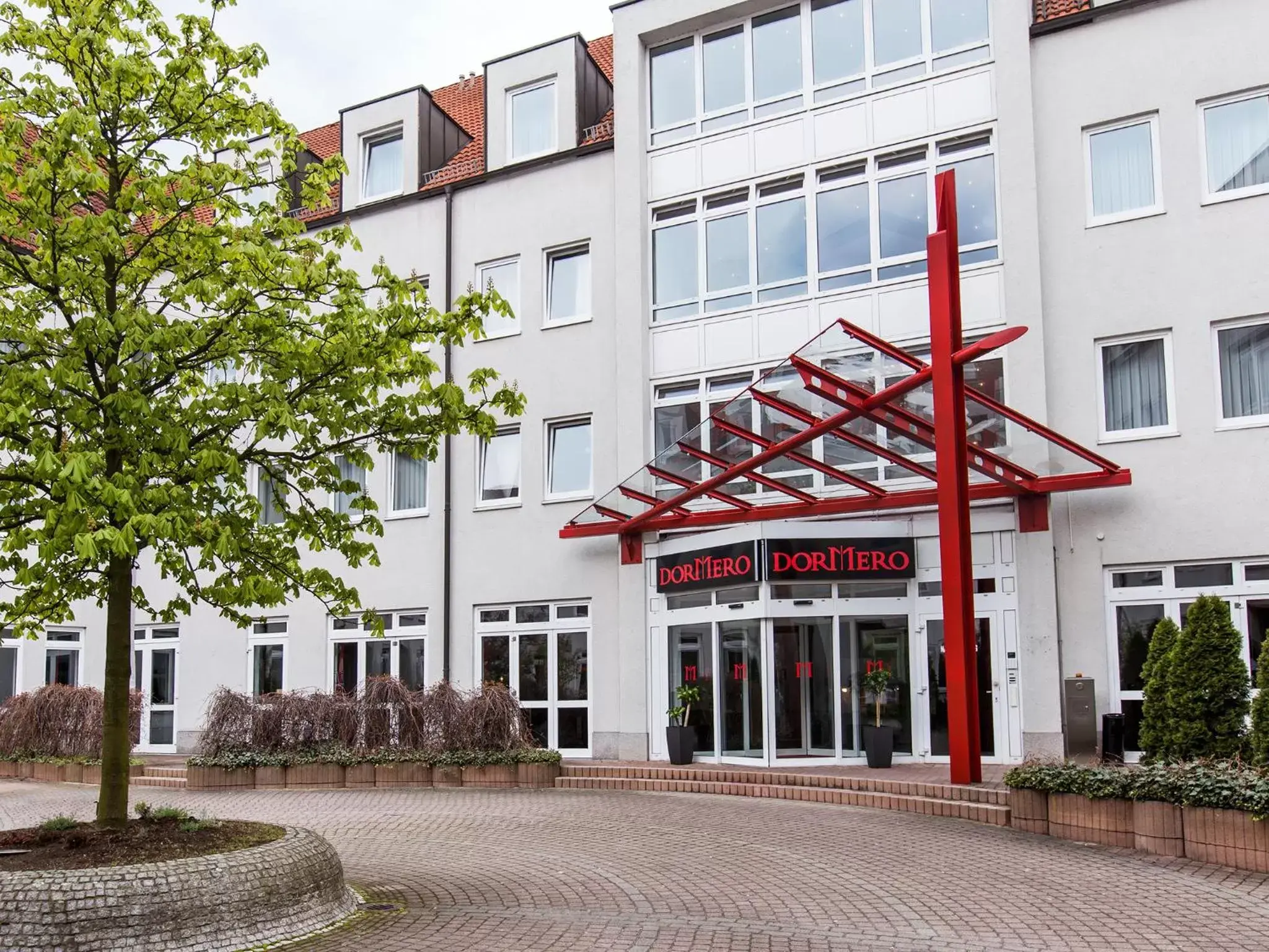 Facade/entrance in DORMERO Hotel Dresden Airport