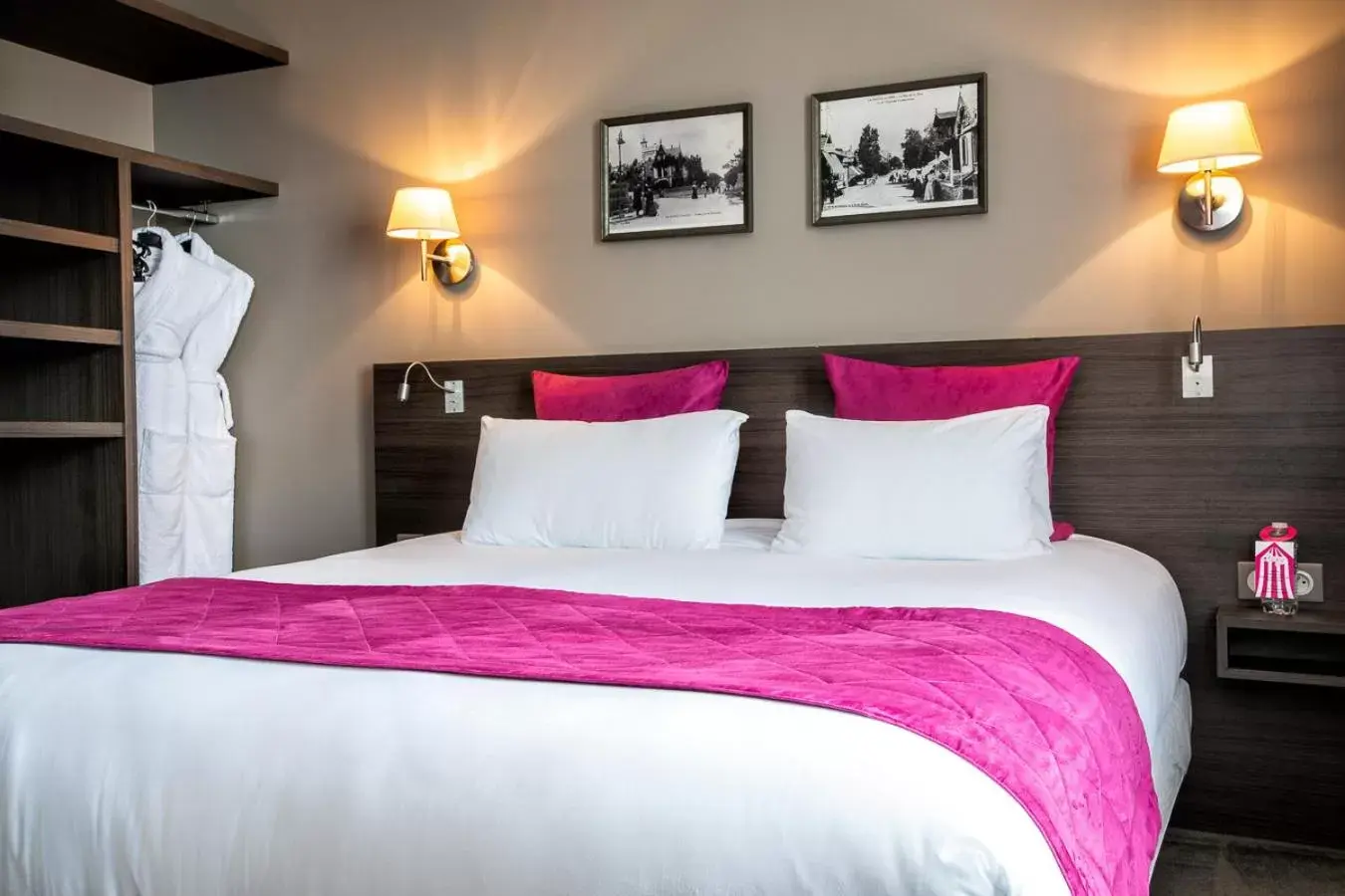 Bed in Hotel Des Dunes Bed in Hotel Des Dunes