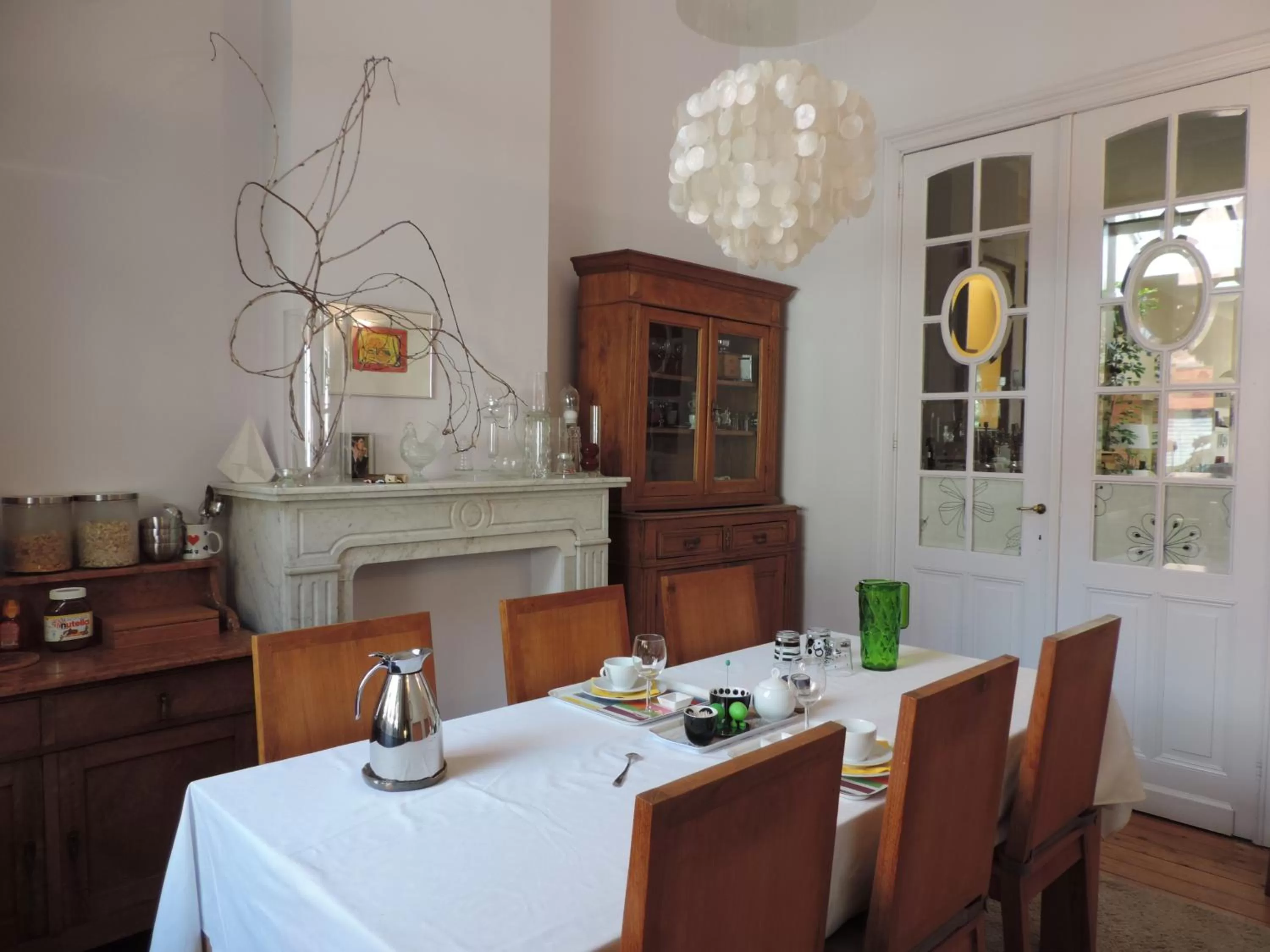 Restaurant/places to eat in B&B Lodging At 8