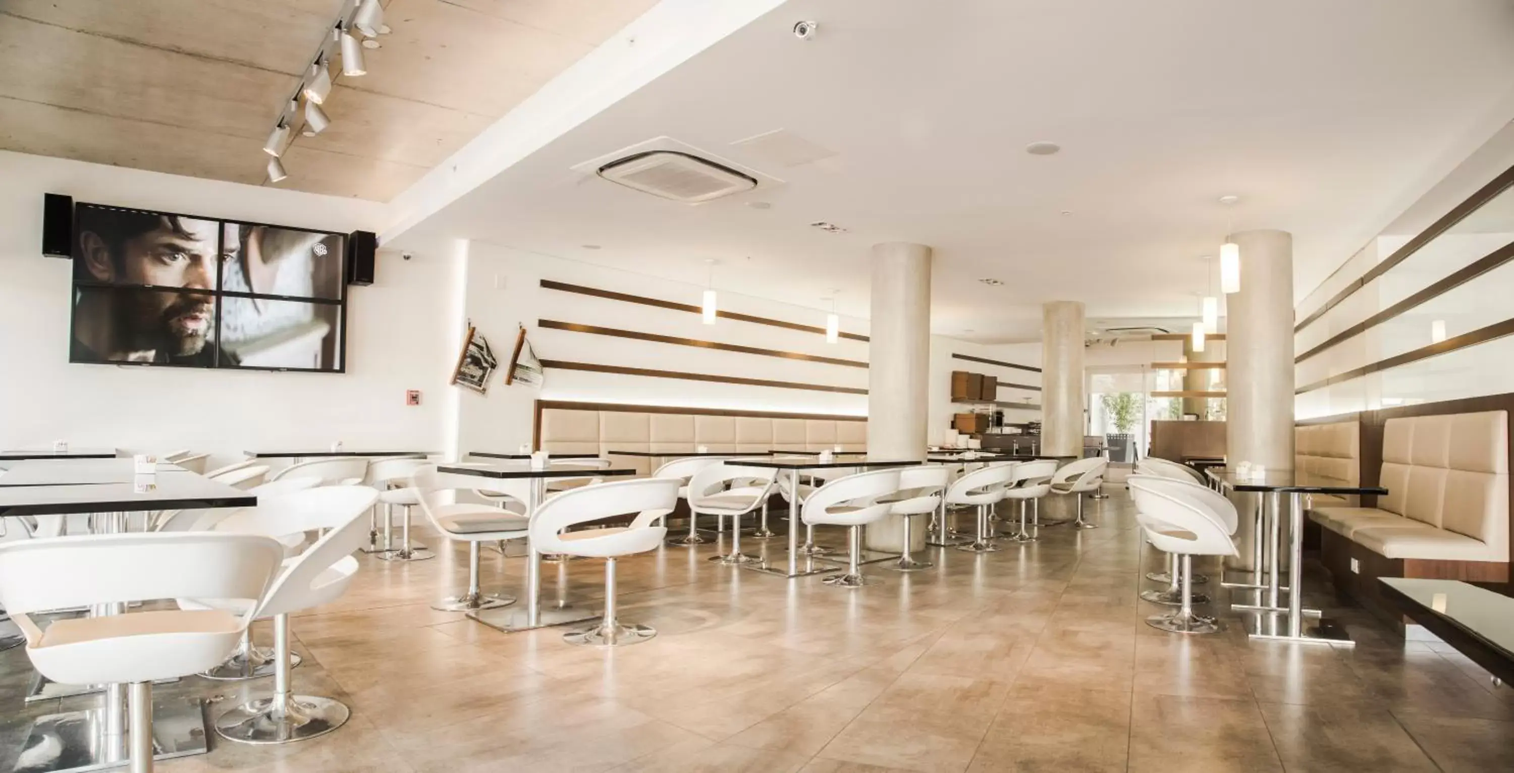 Lounge or bar, Restaurant/Places to Eat in Vivaldi Hotel Loft Punta Carretas