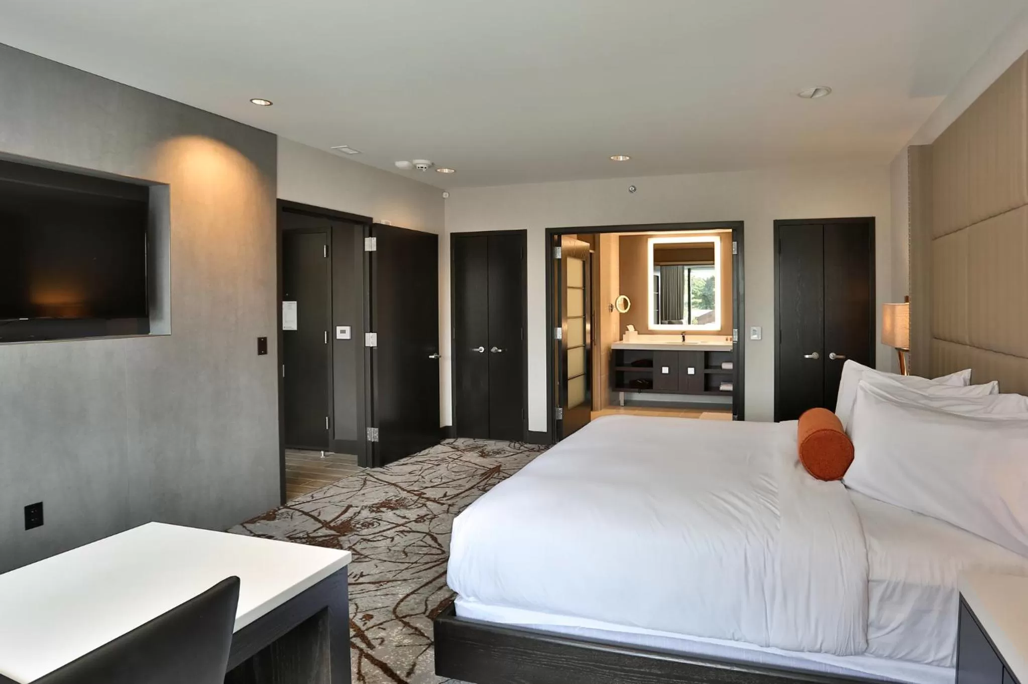 Bed in The Hotel at the University of Maryland