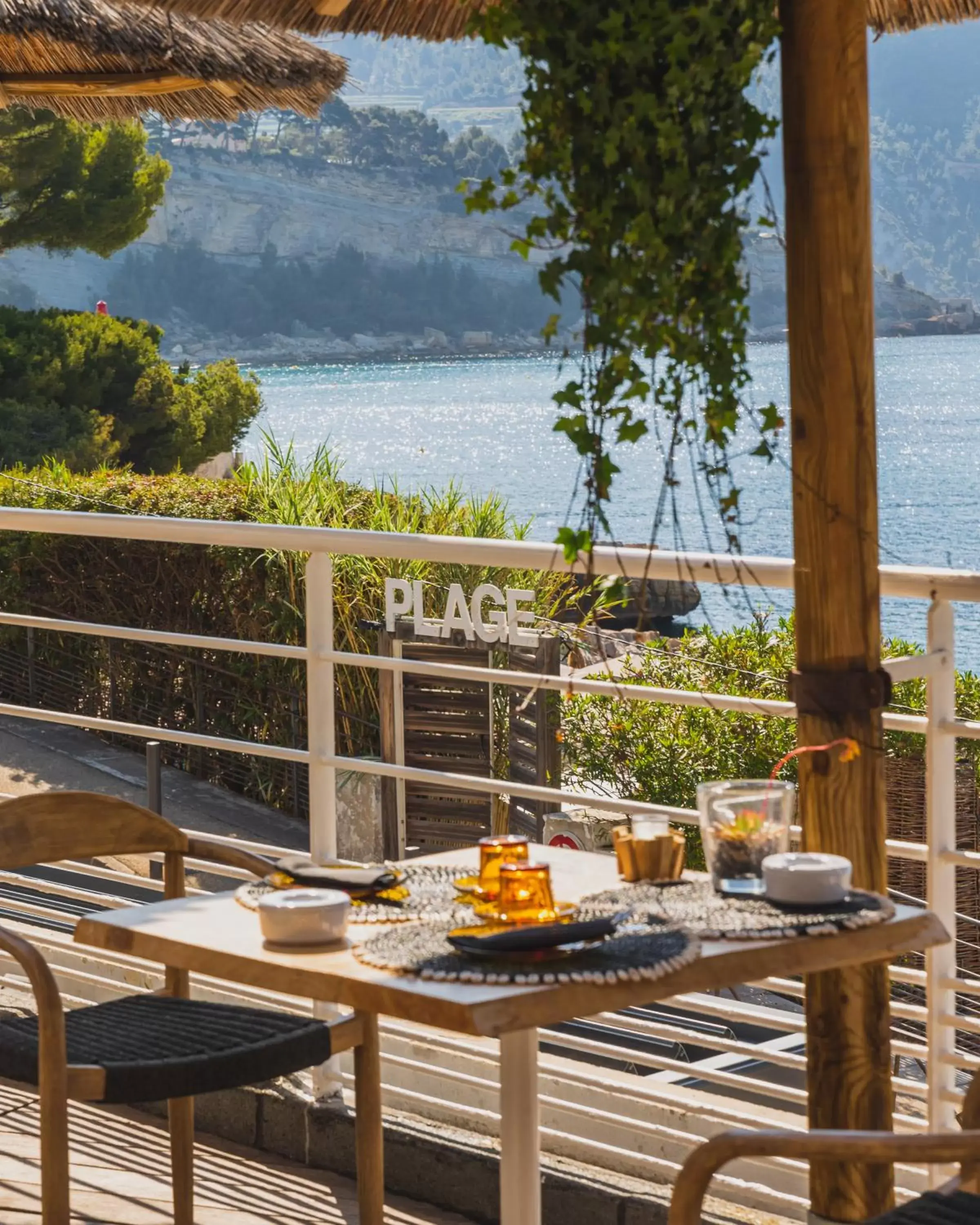 Restaurant/places to eat in Hotel de La Plage - Mahogany