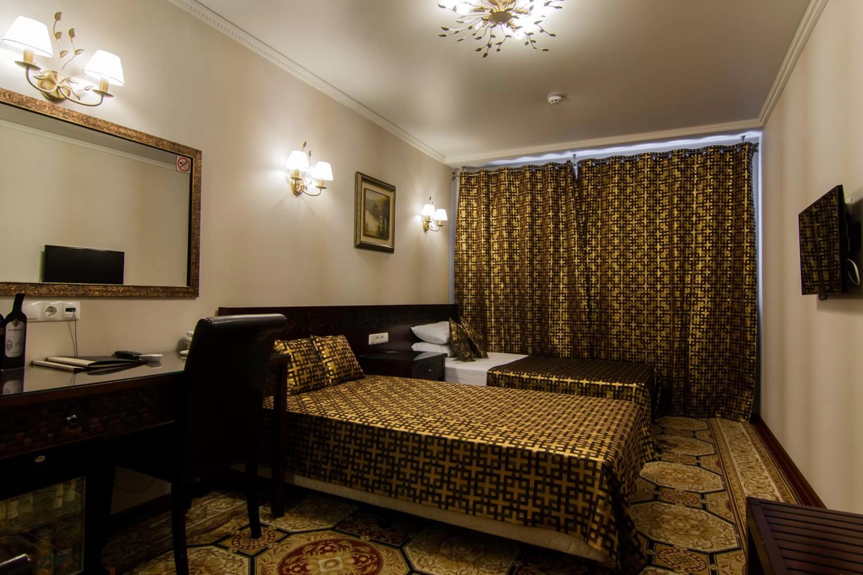 Photo of the whole room, Bed in Klassik Hotel