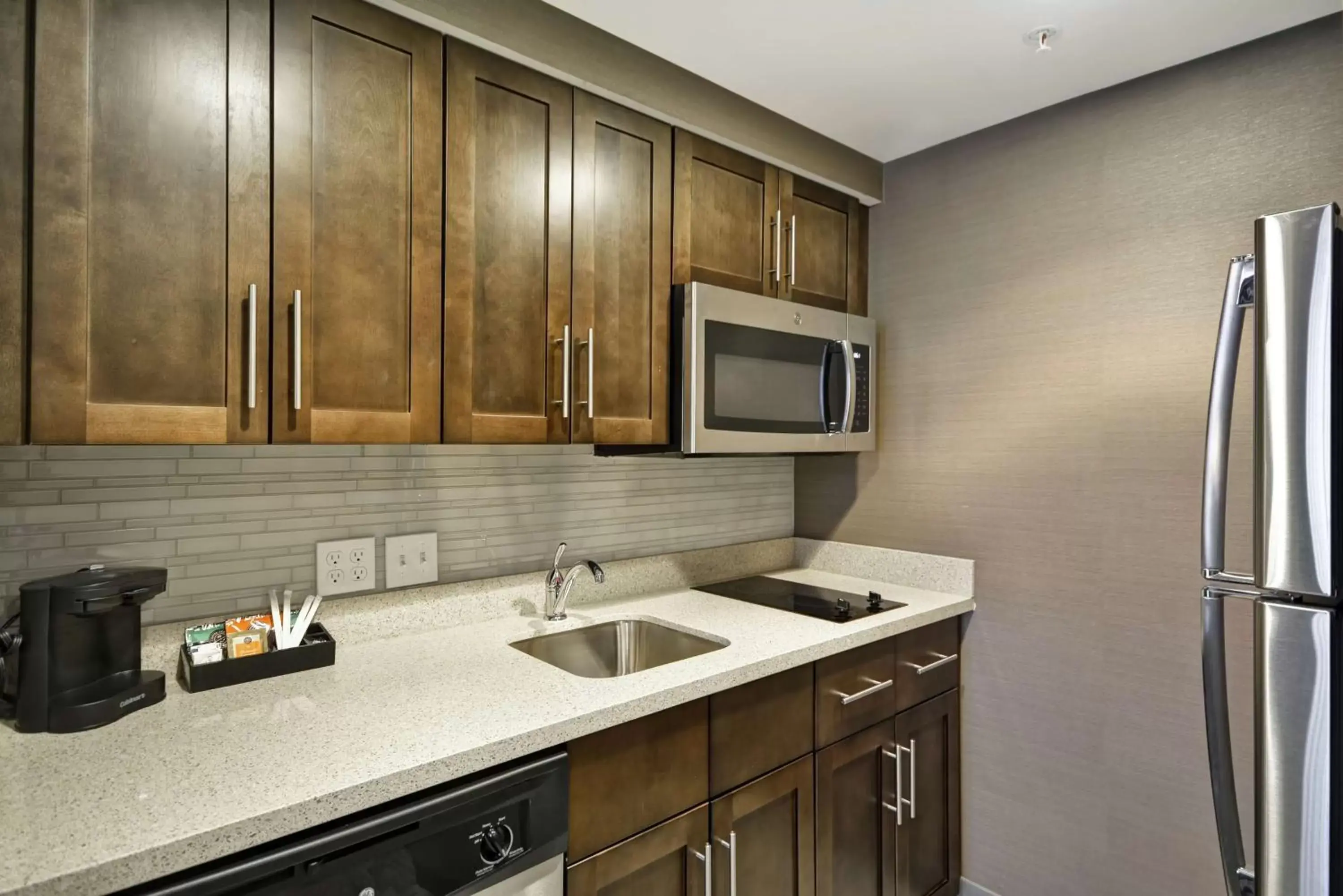 Kitchen or kitchenette, Kitchen/Kitchenette in Homewood Suites By Hilton Warren Detroit