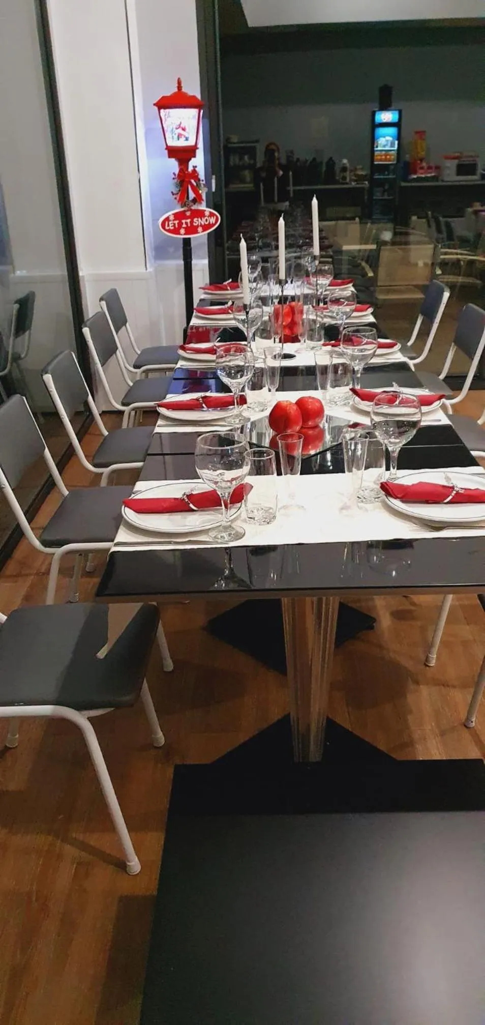 Restaurant/places to eat in H La Cabaña