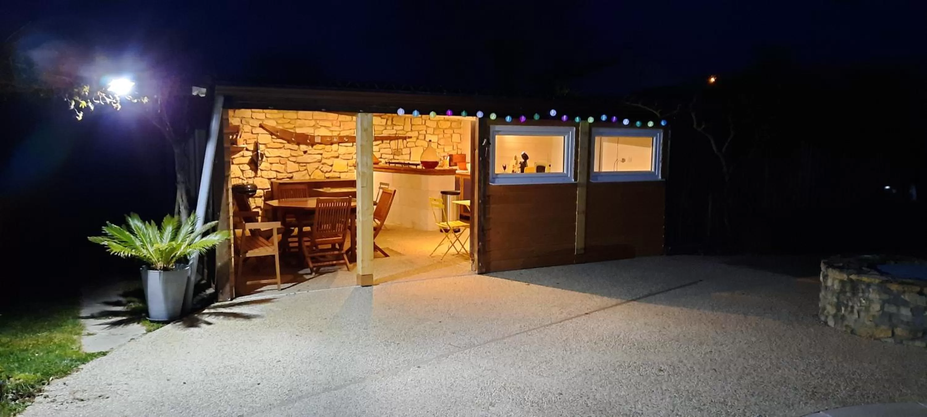 Dining area in L'instant bleu