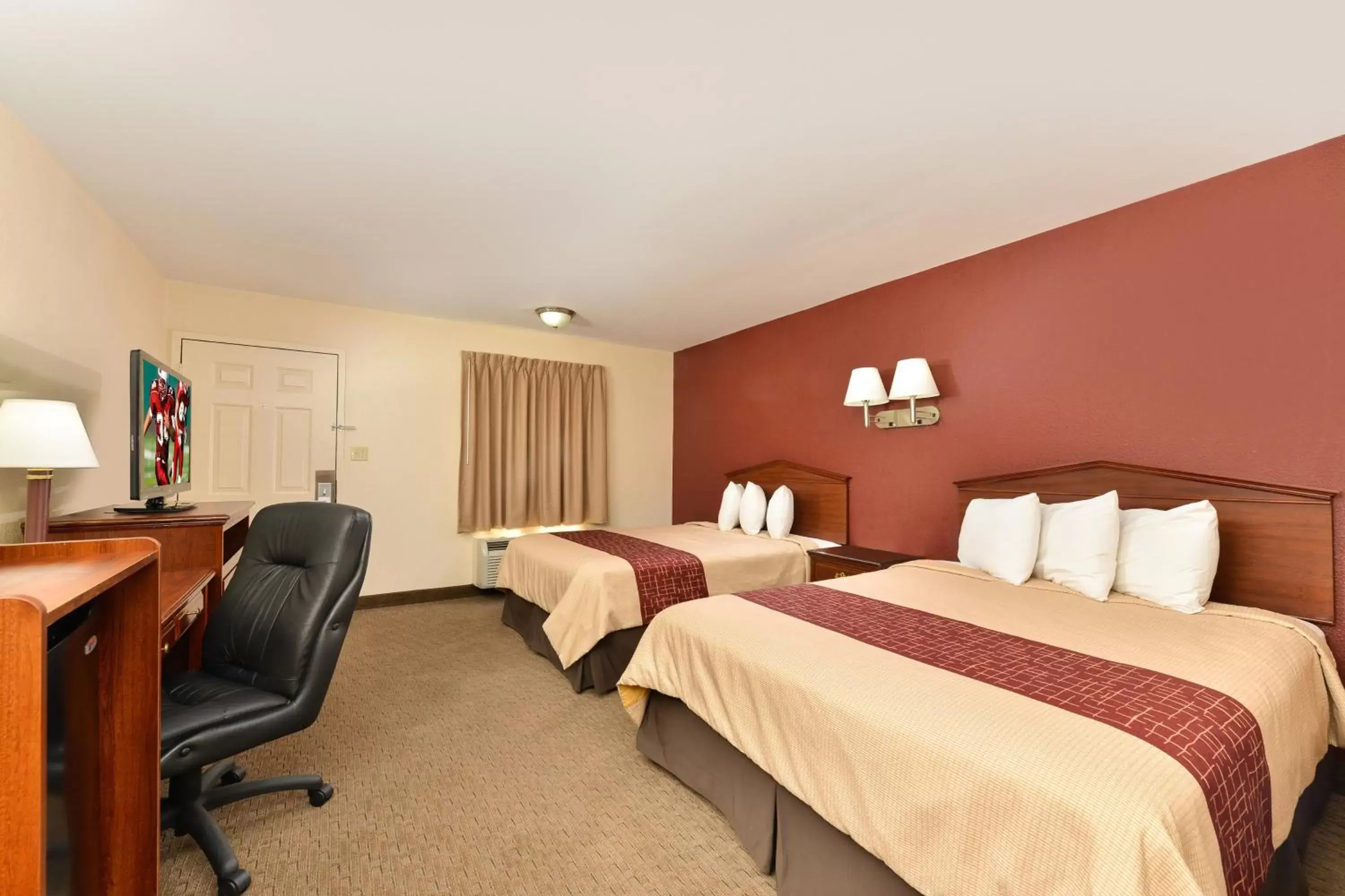 Photo of the whole room in Red Roof Inn Dalton