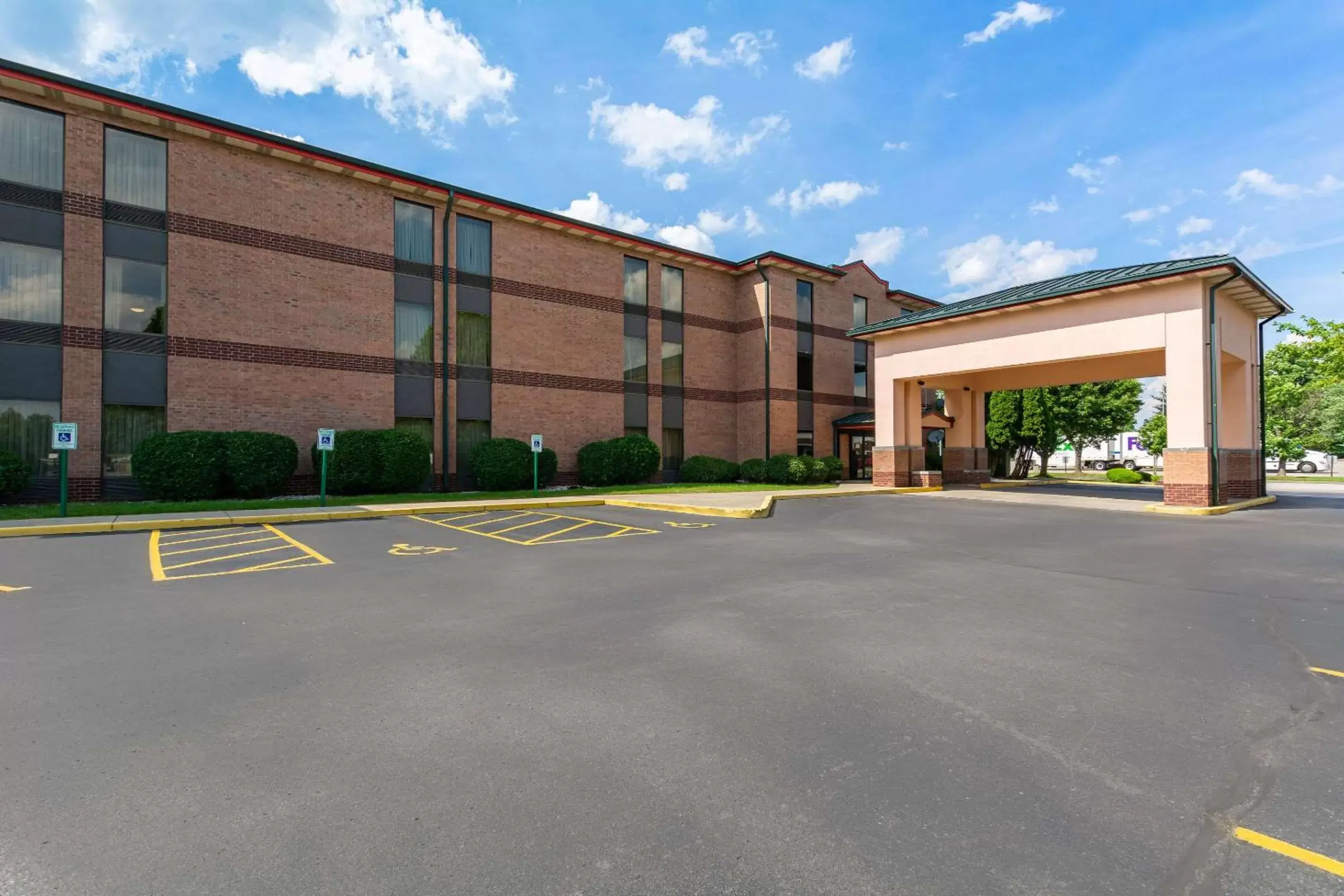 Property Building in Quality Inn & Suites-Sellersburg