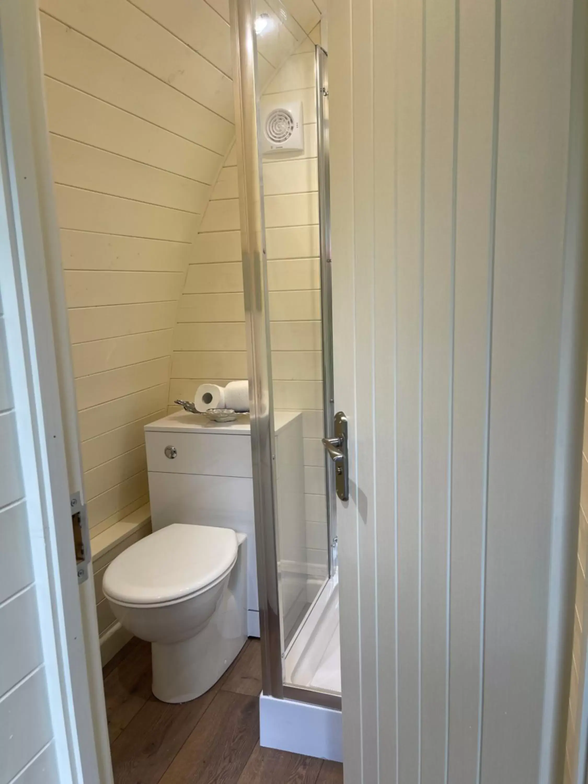 Bathroom in South Lodge House