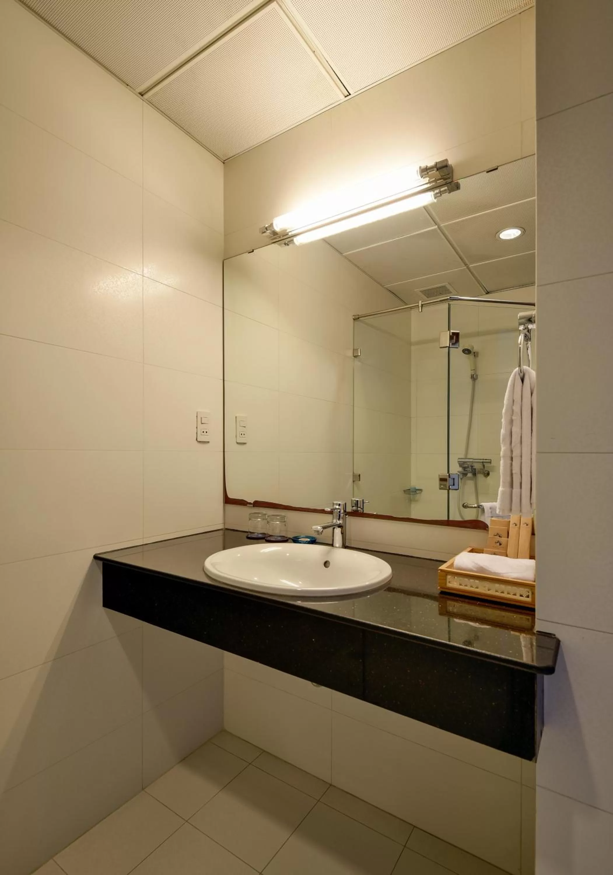 Bathroom in Aquari Hotel