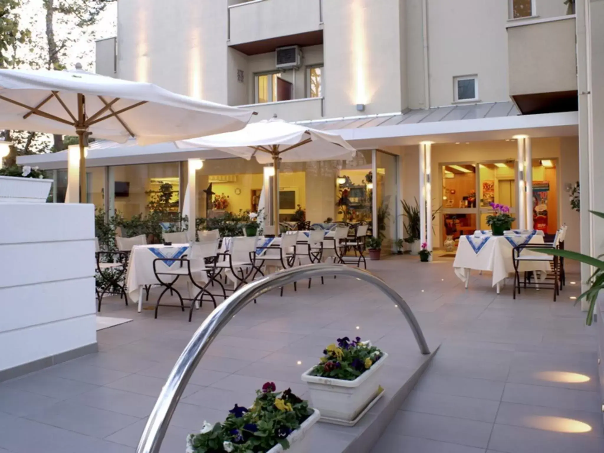 Patio, Restaurant/Places to Eat in Hotel Nives