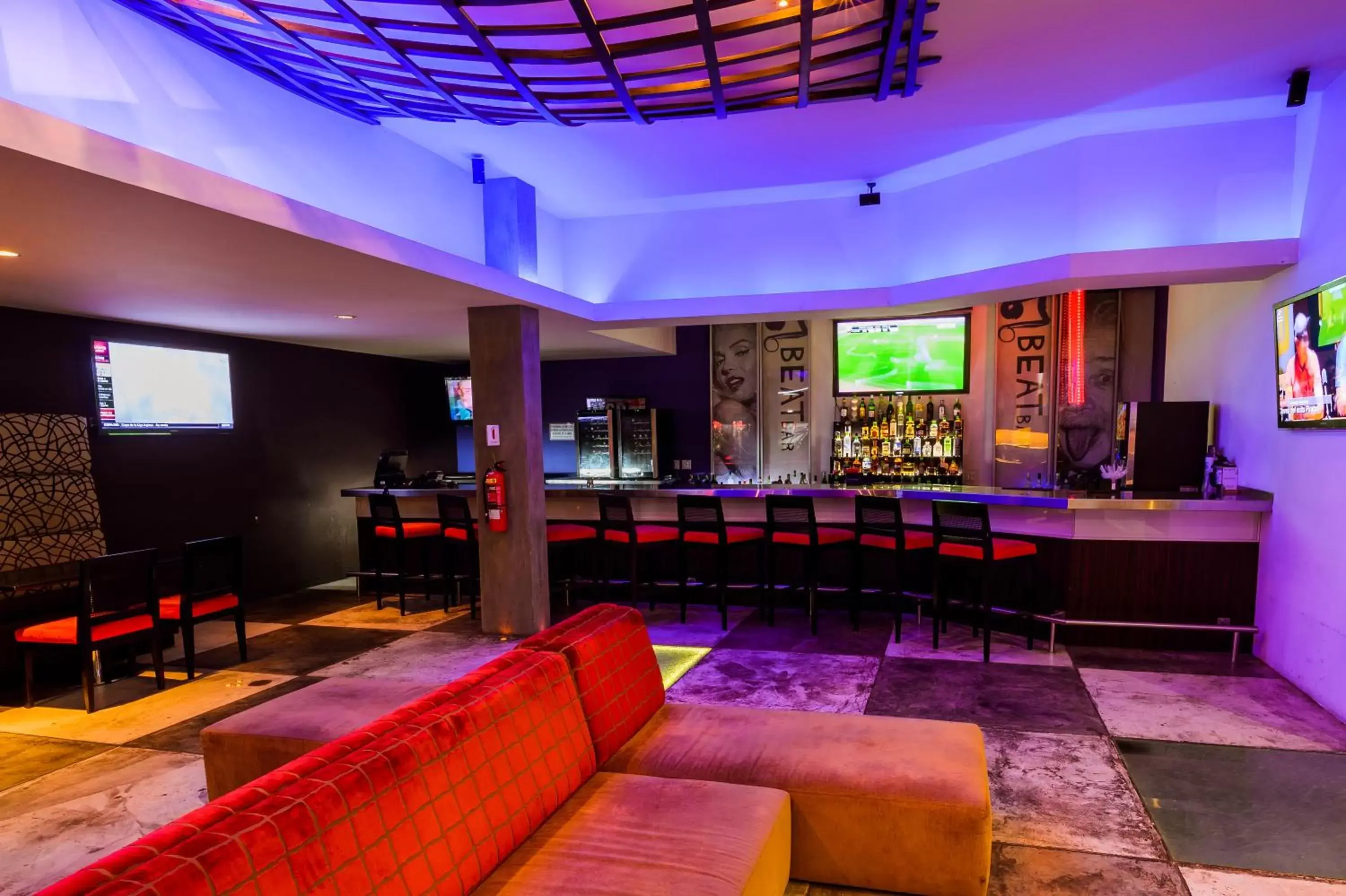 Activities, Lounge/Bar in Riande Aeropuerto Hotel Casino