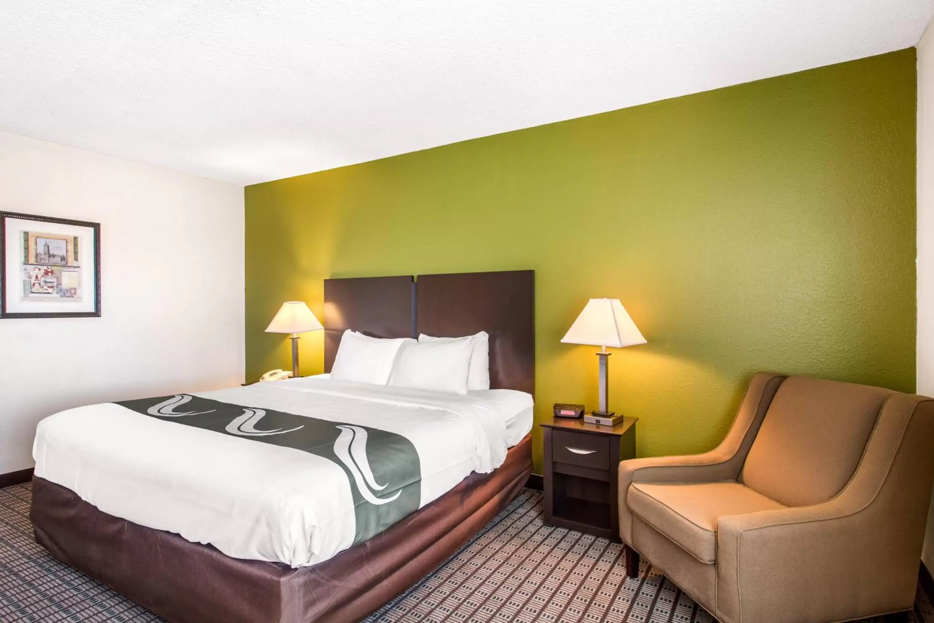 Bedroom, Bed in Quality Inn Stateline