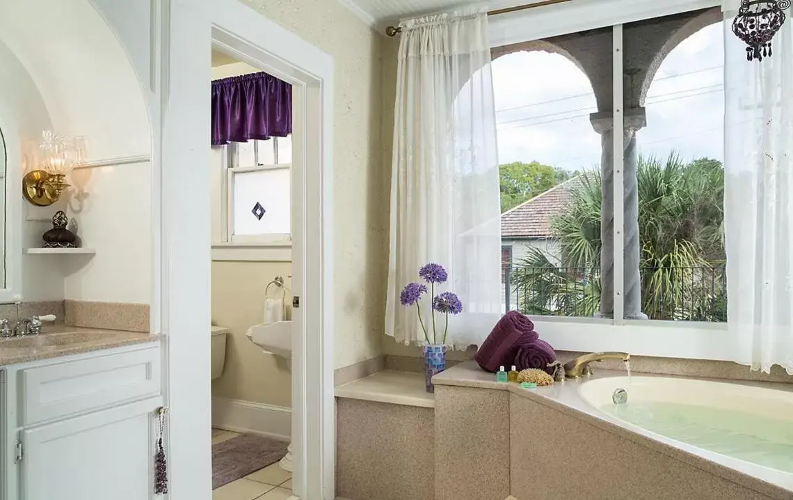 Bathroom in Casa de Suenos B & B