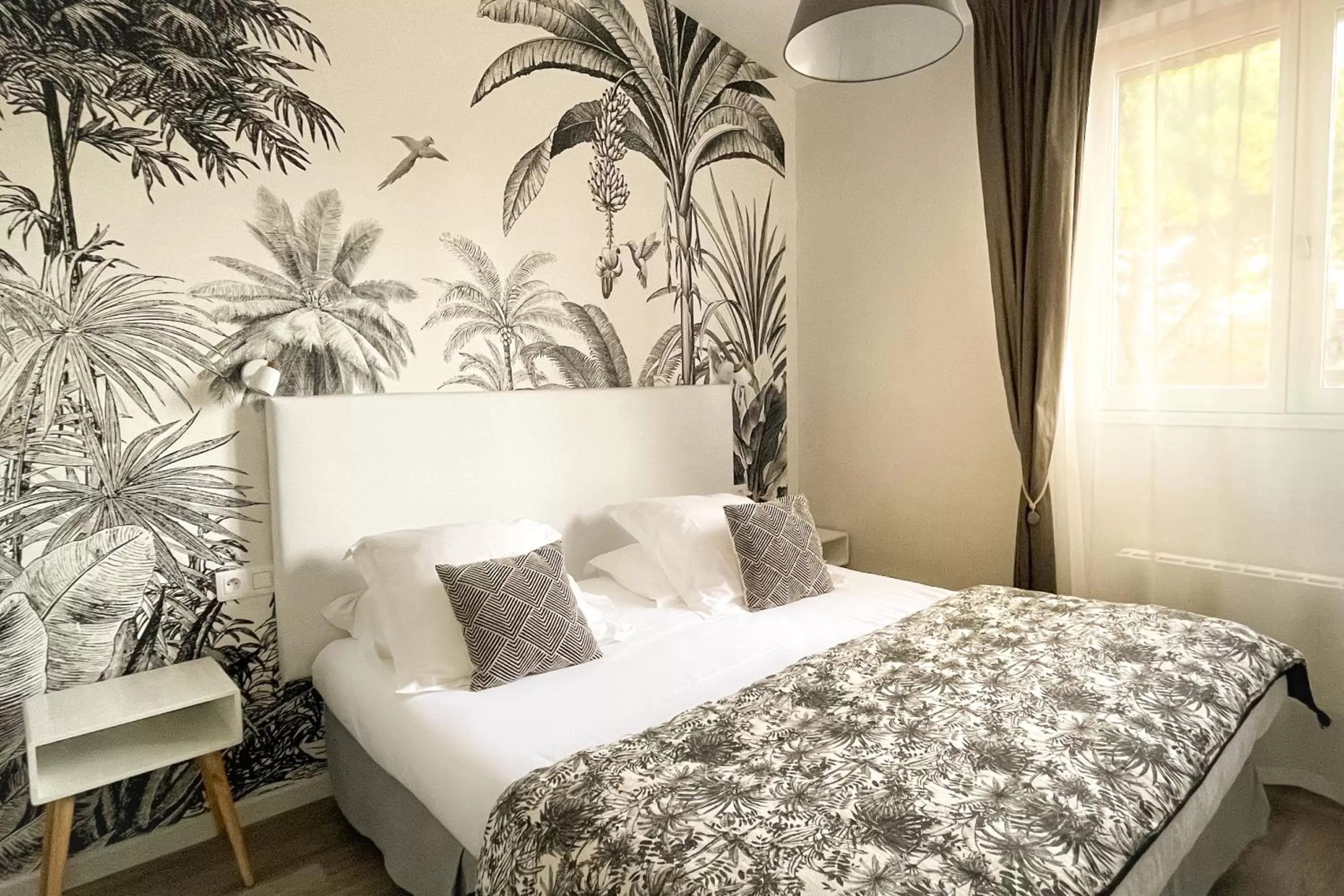 Bed in Hotel Le Magnan