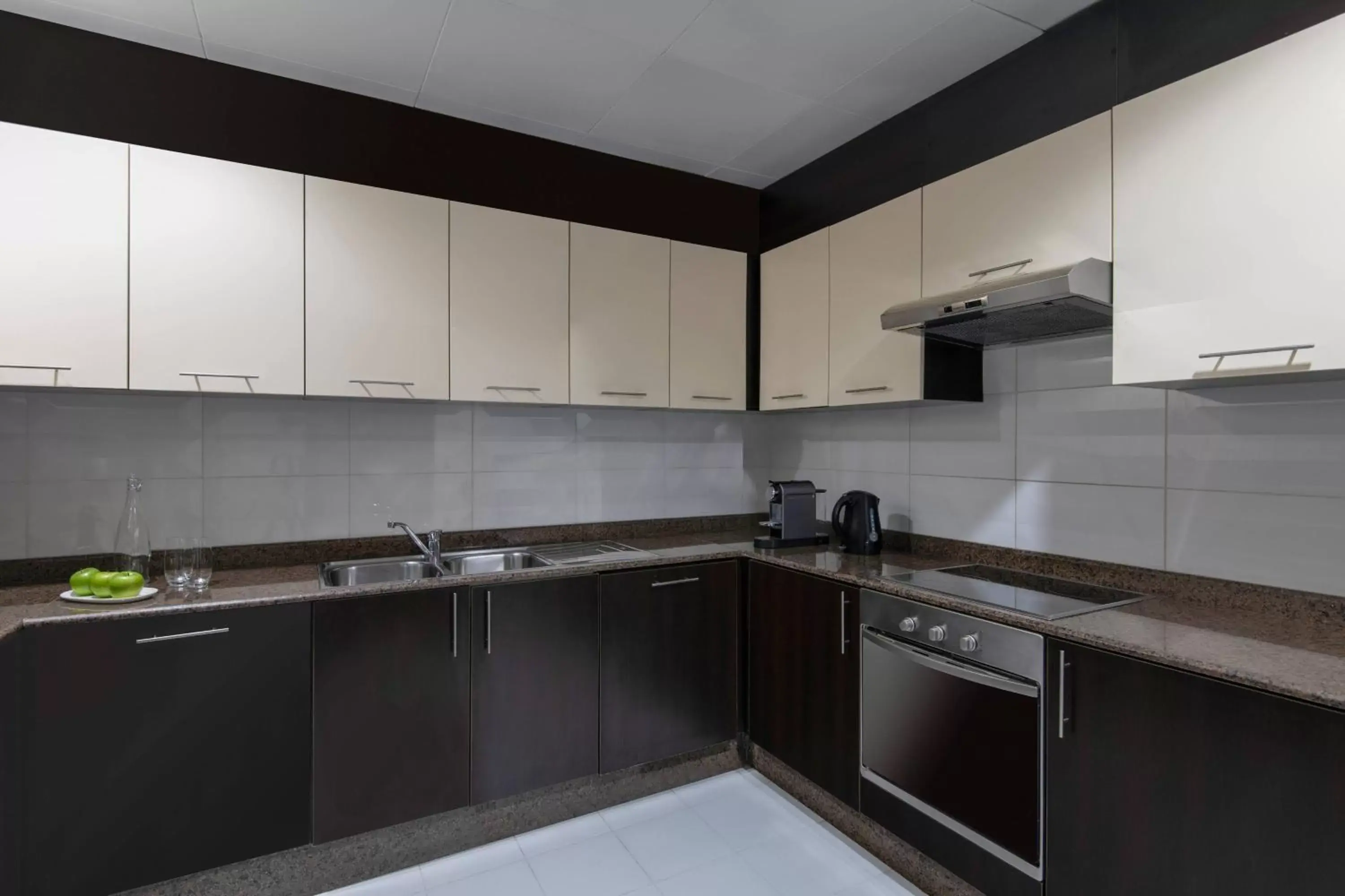 Kitchen or kitchenette, Kitchen/Kitchenette in Marriott Executive Apartments City Center Doha